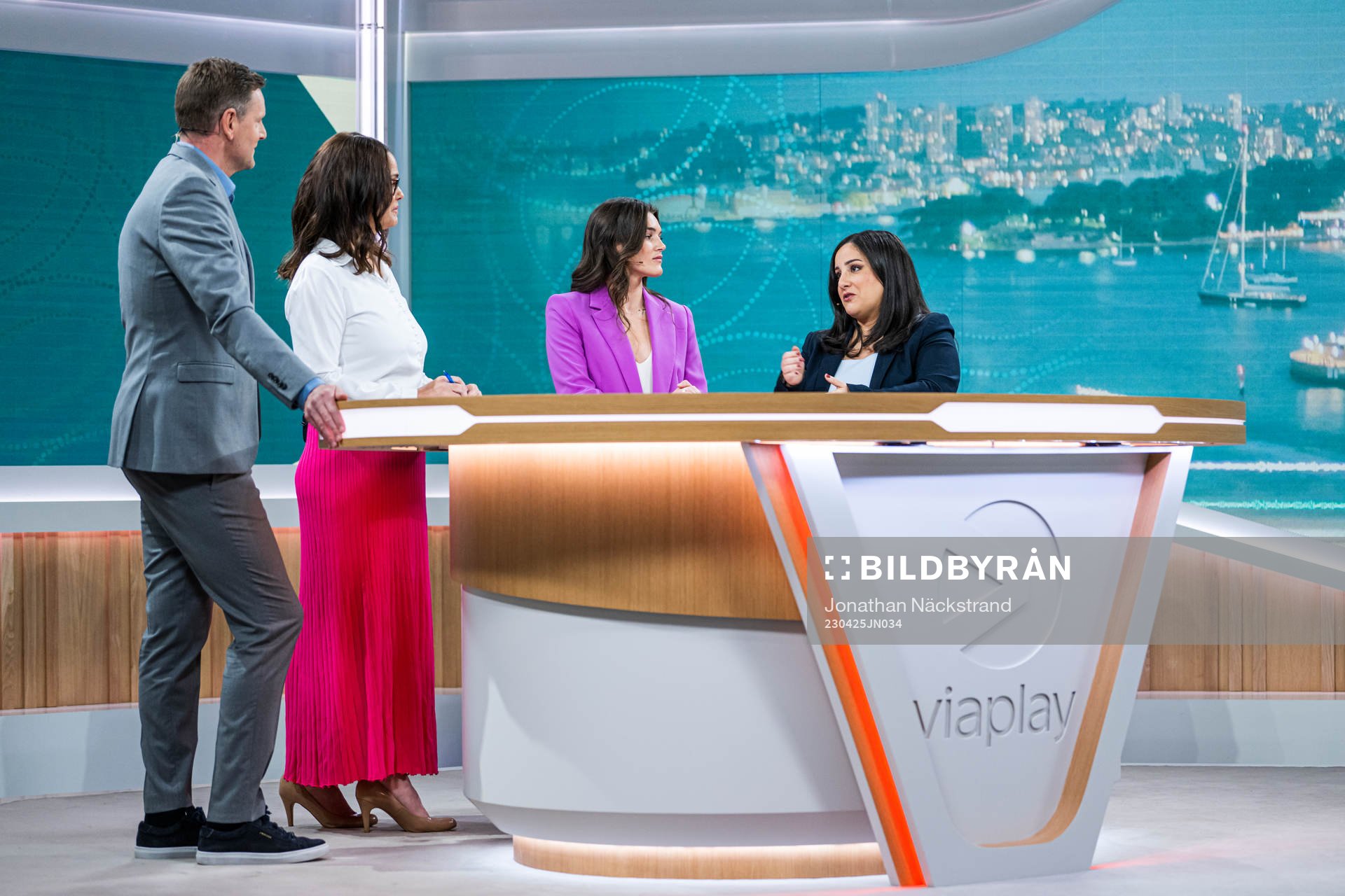 Saga Fredriksson och Jennifer Kücükaslan i Viaplay studion