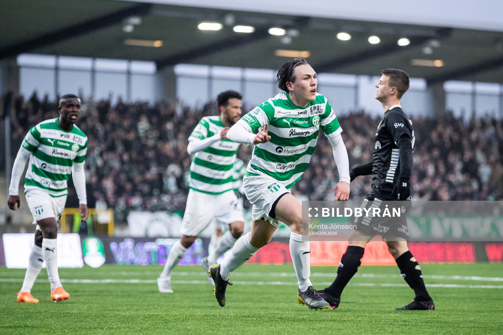 Västerås SKs Miguel Sandberg jublar