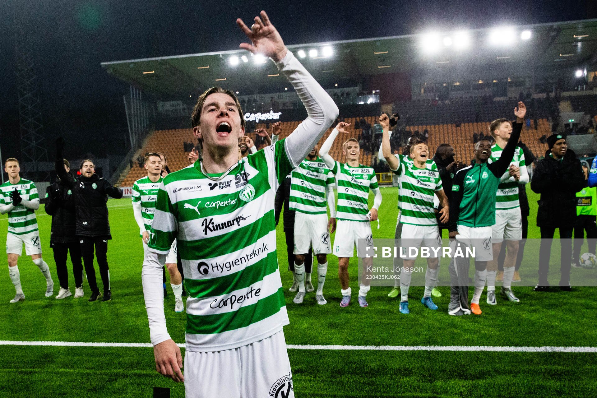 Västerås Max Larsson jublar
