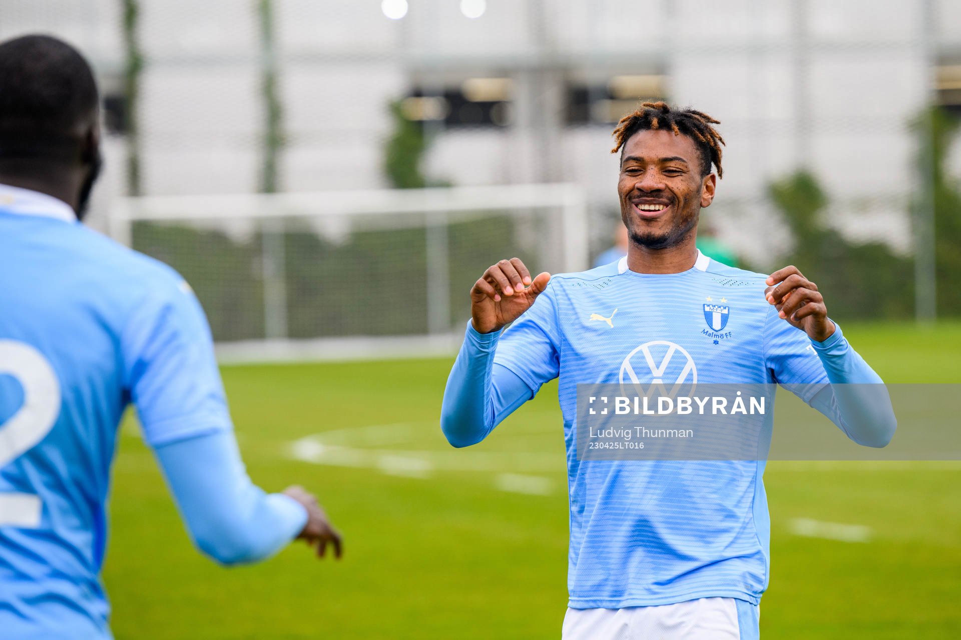 Malmö FFs Samuel Kotto under fotbollsmatchen i U21 Södra mellan Malmö FF och Landskrona den 25 april 2023 i Malmö. 