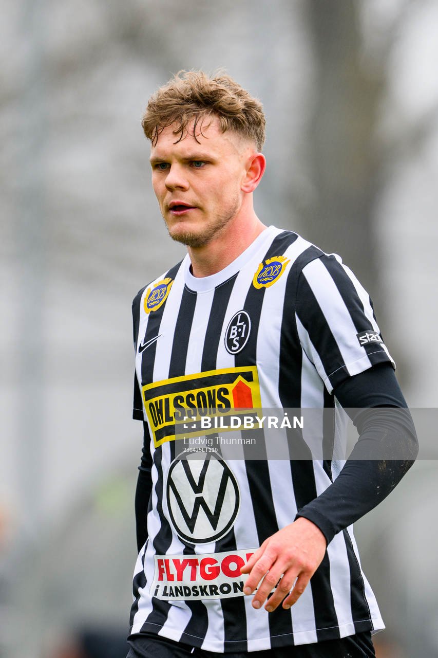 Landskronas Lukas Sunesson under fotbollsmatchen i U21 Södra mellan Malmö FF och Landskrona den 25 april 2023 i Malmö. 