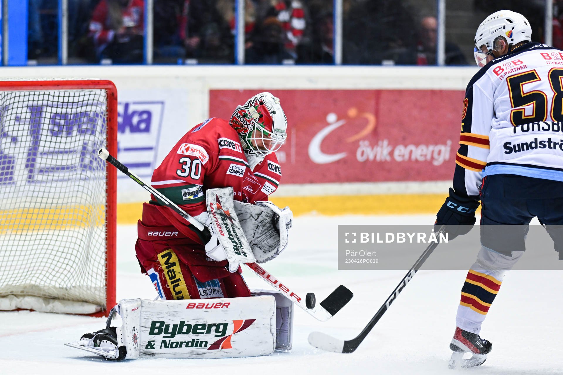 Modos målvakt Kristers Gudlevskis och Djurgårdens Fredrik
