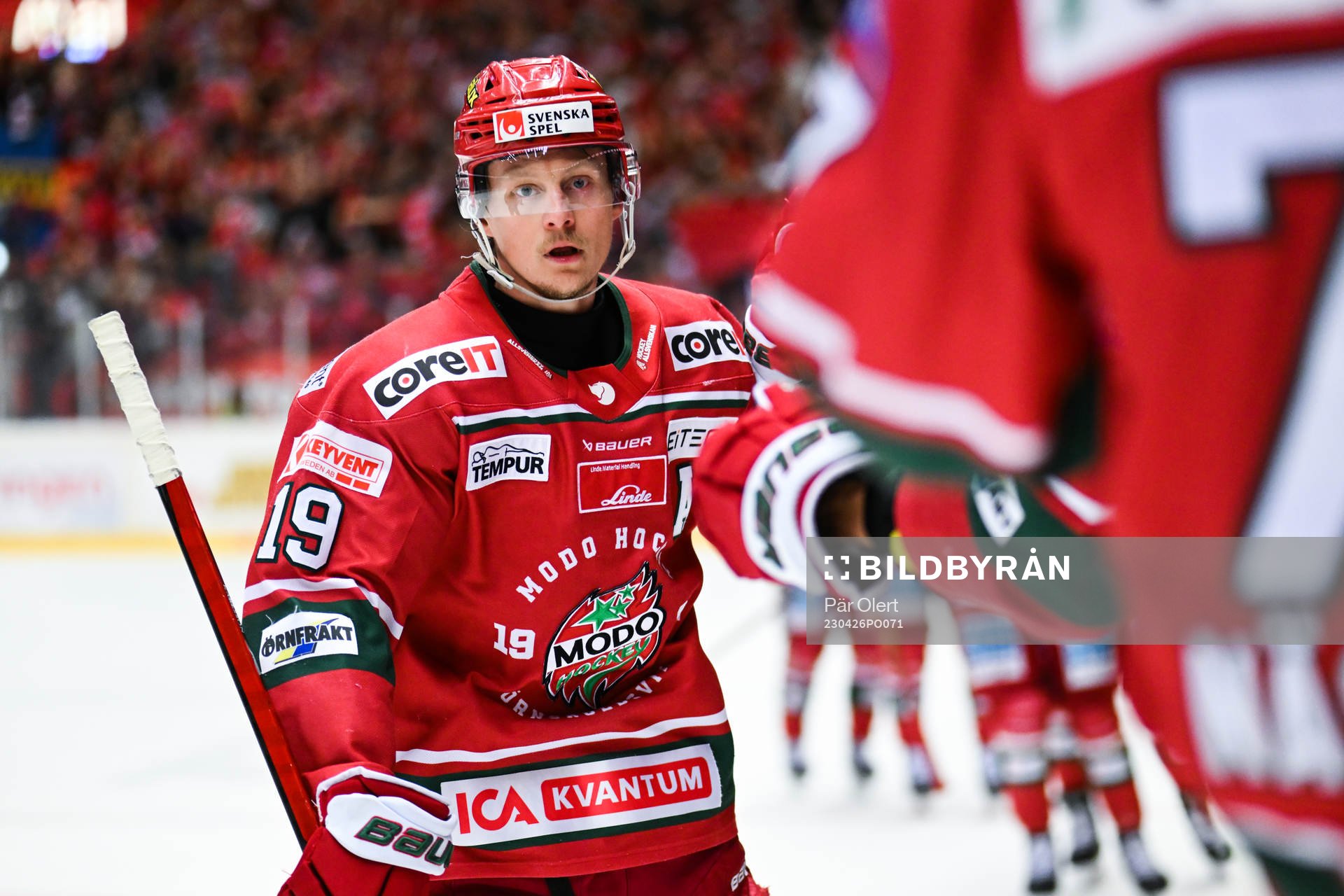 Modos Erik Karlsson jublar