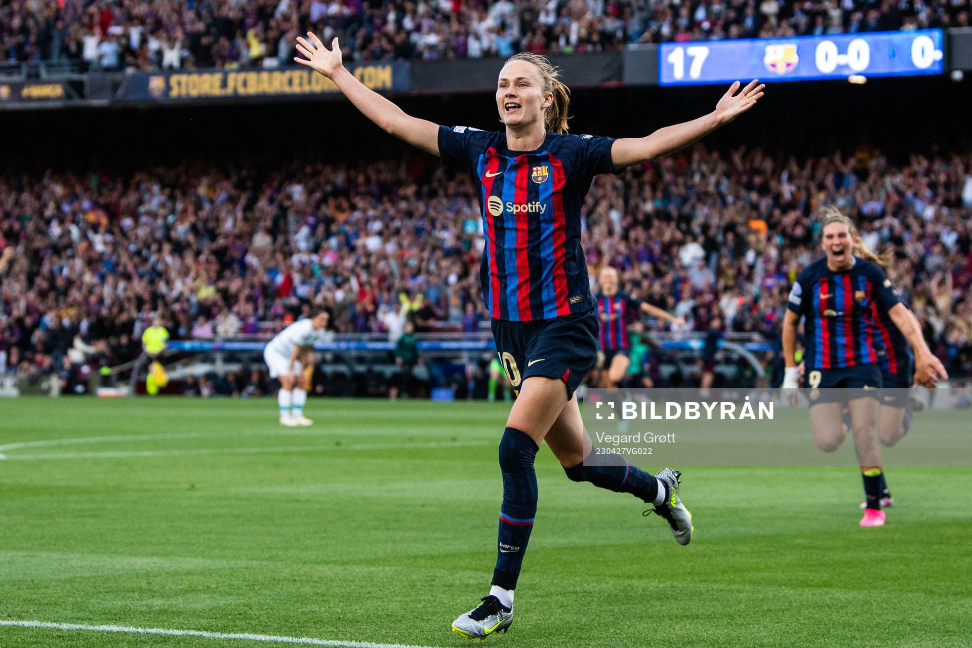 Caroline Graham Hansen of Barcelona celebrates