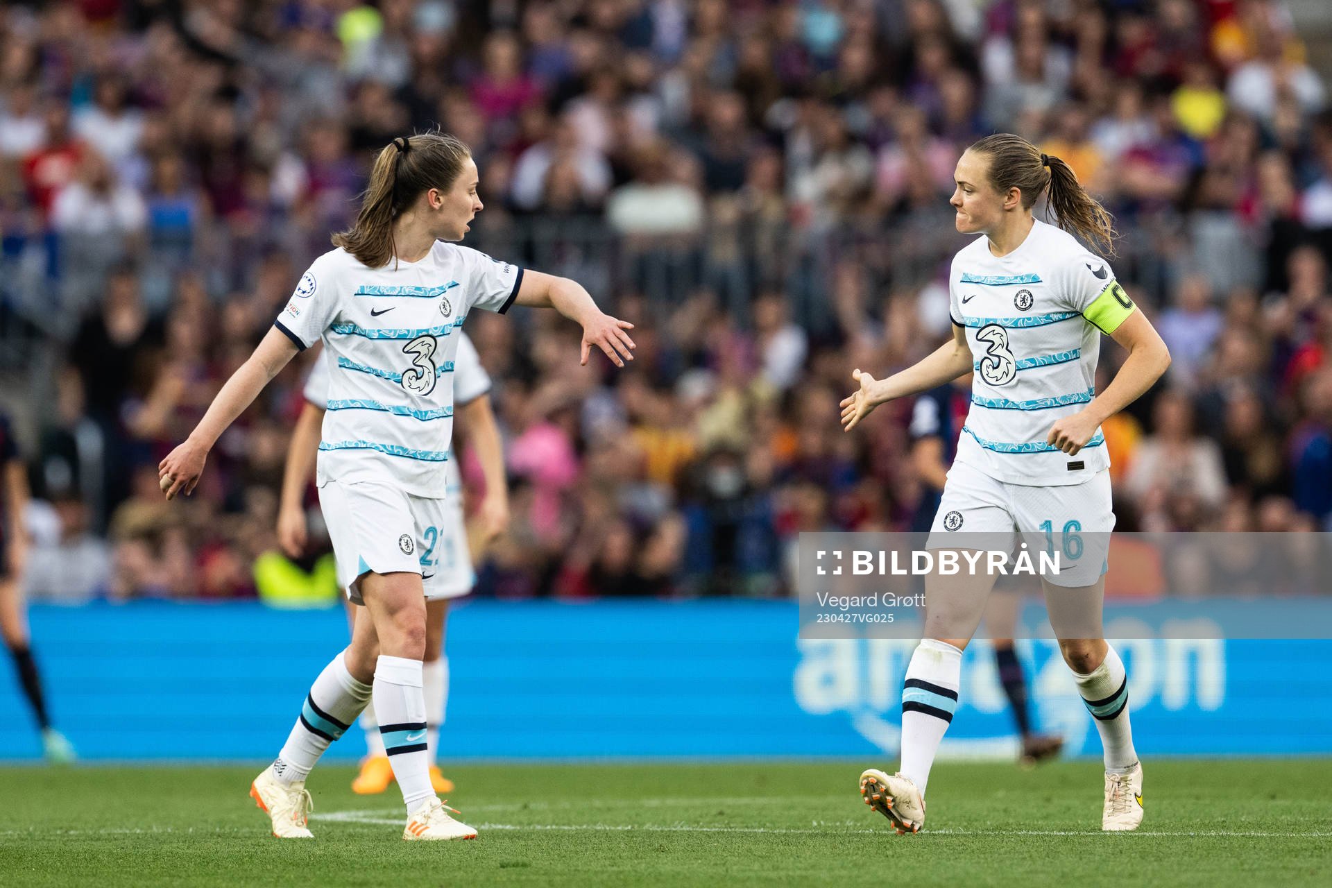 Erin Cuthbert and Magdalena Eriksson of Chelsea celebrates