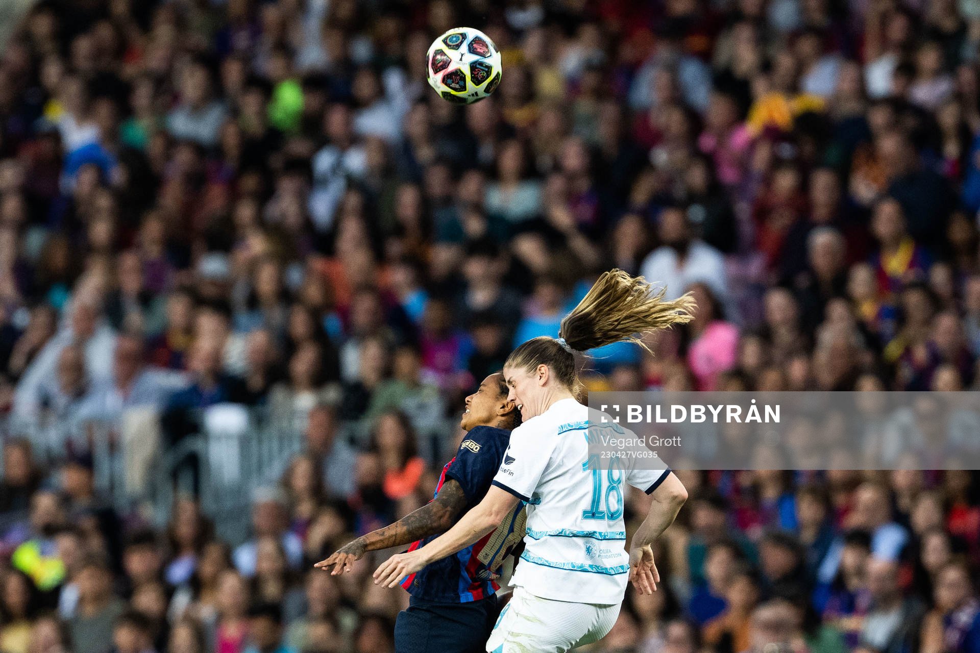 Geyse of Barcelona and Maren Mjelde of Chelsea