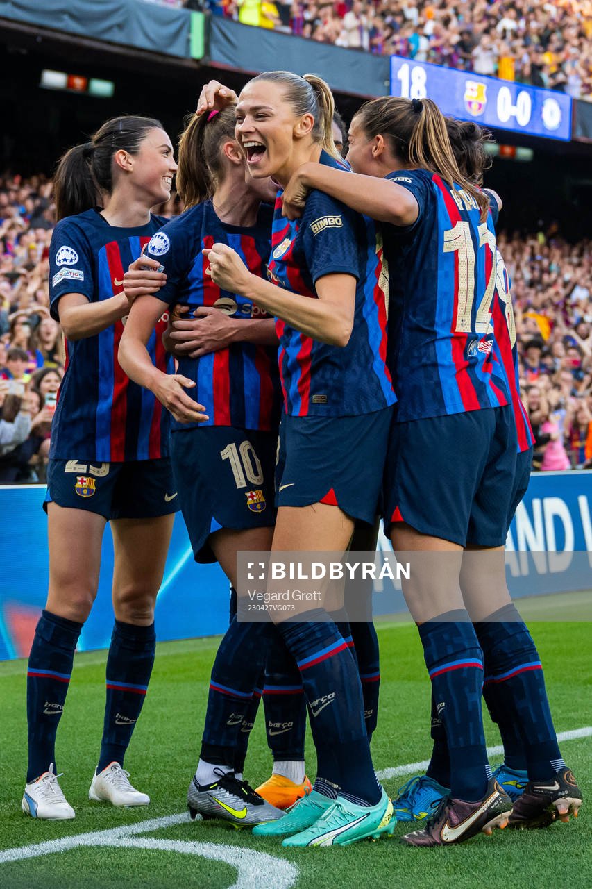 Fridolina Rolfö, Ingrid Syrstad Engen and players of