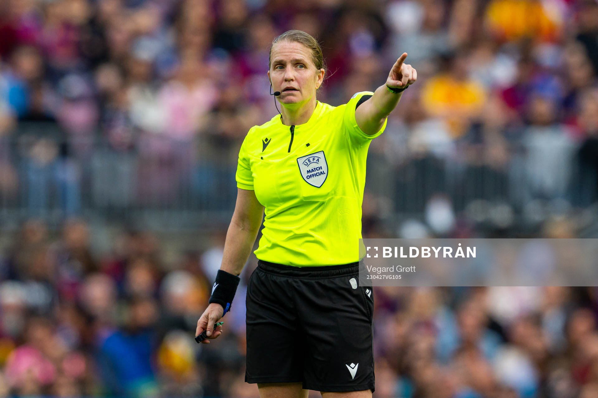 Referee Esther Staubli