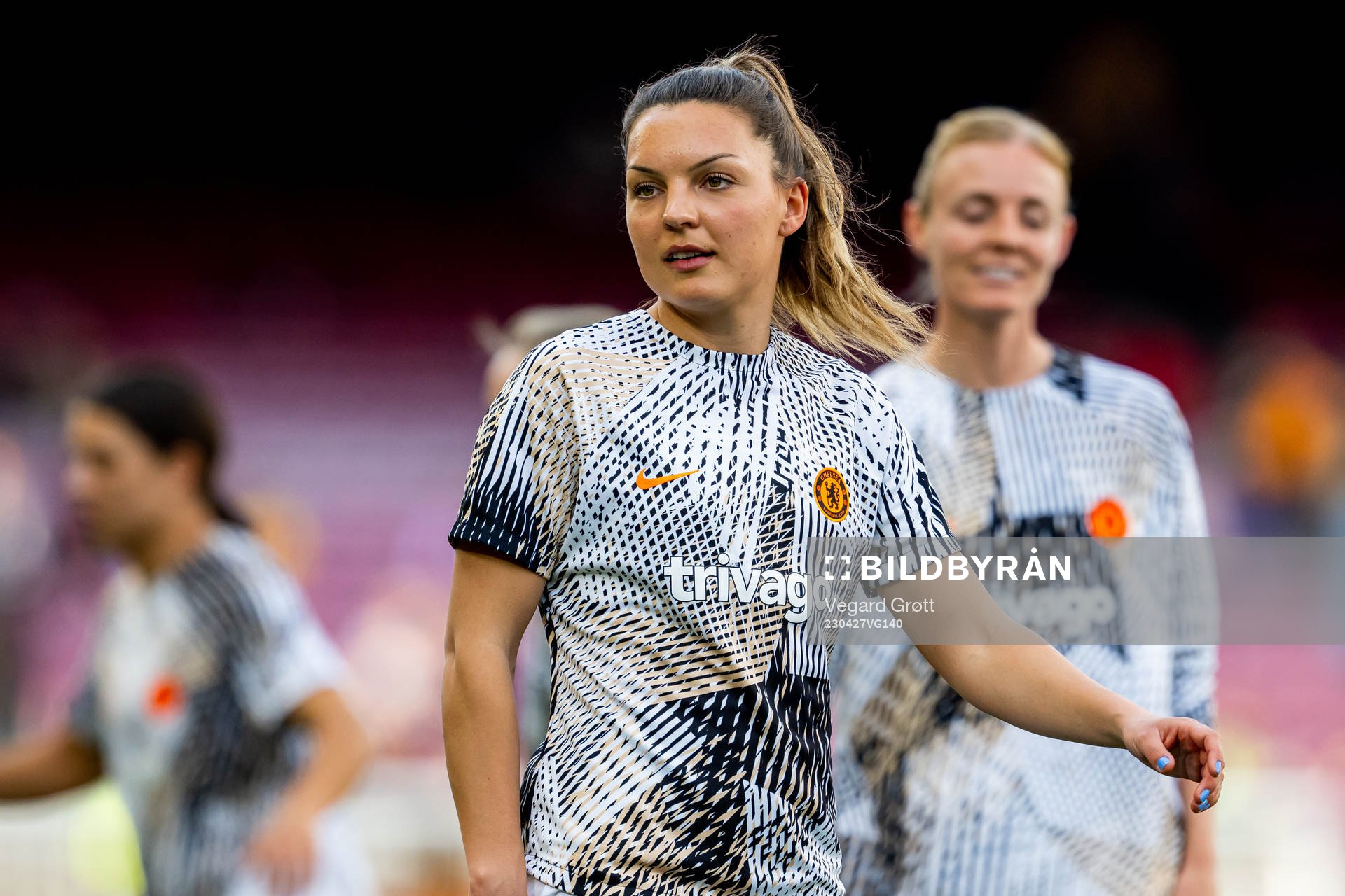 Johanna Rytting Kaneryd of Chelsea warms up
