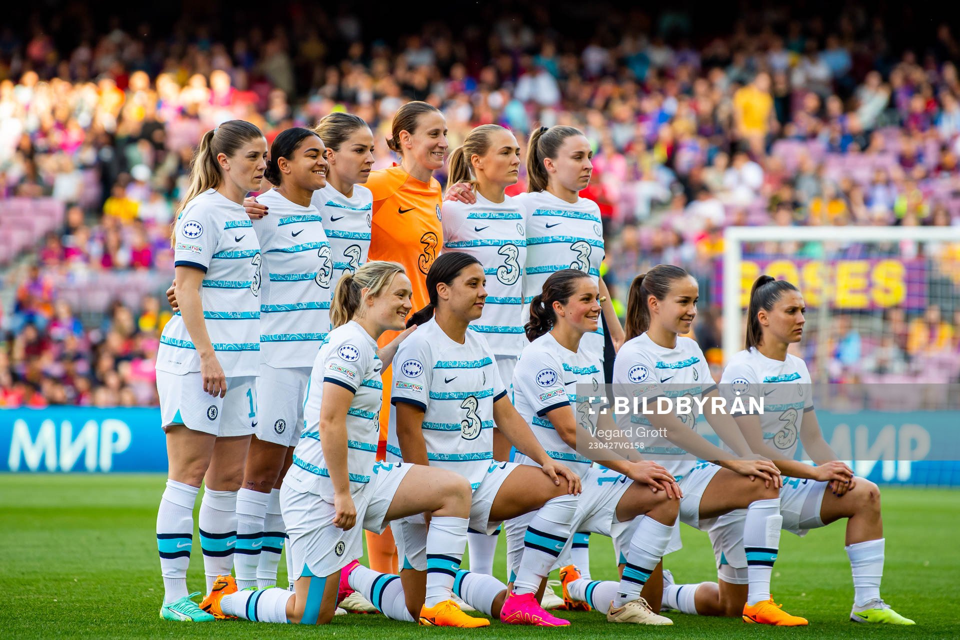 The starting eleven of Chelsea pose for a team photo