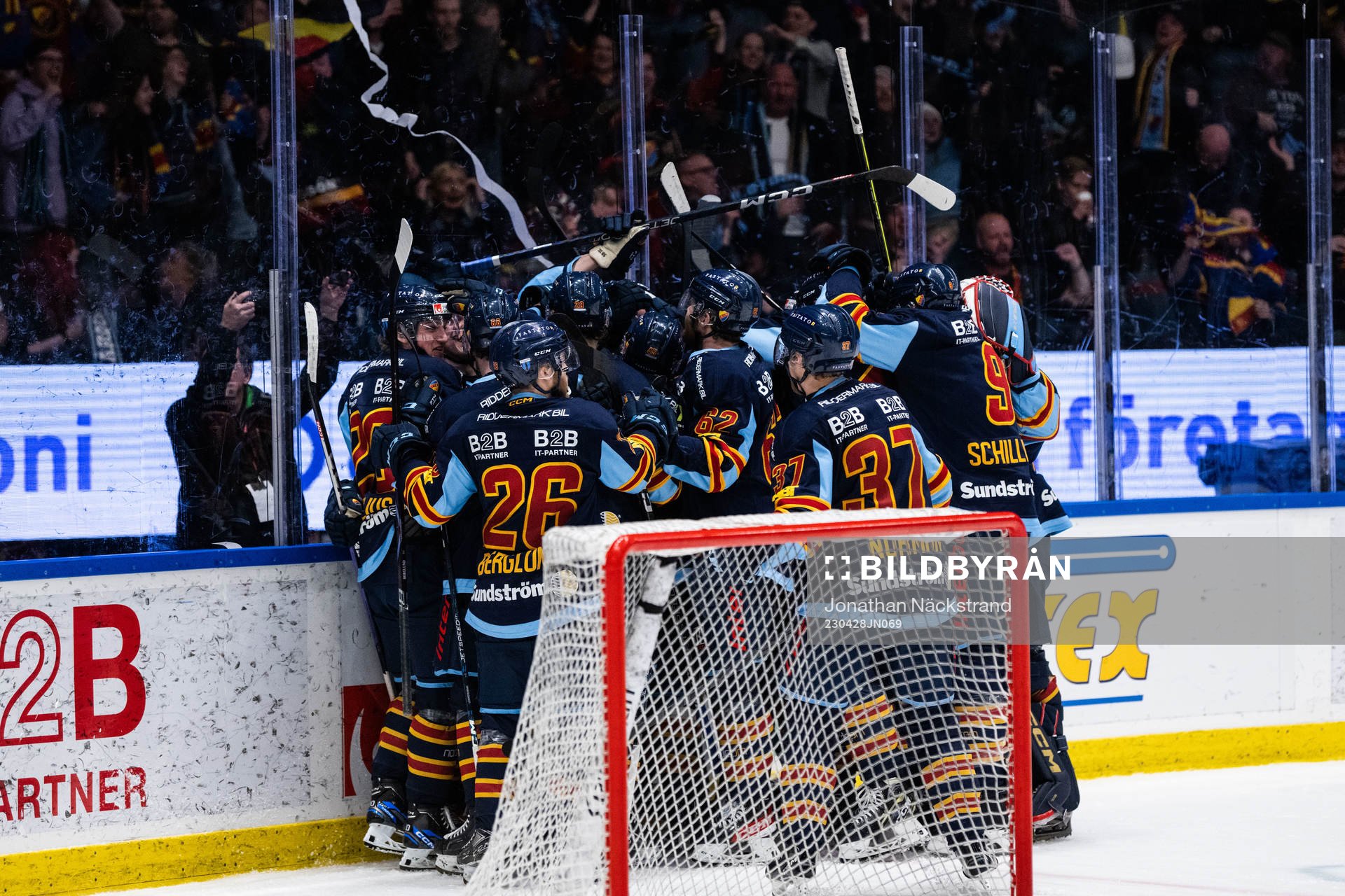 Djurgårdens Fredrik Forsberg jublar med lagkamrater