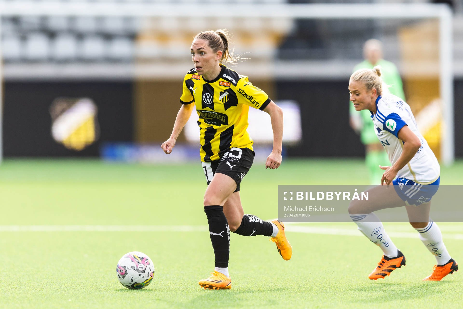 Häckens Elin Rubensson och IFK Norrköpings Elsa Burvall
