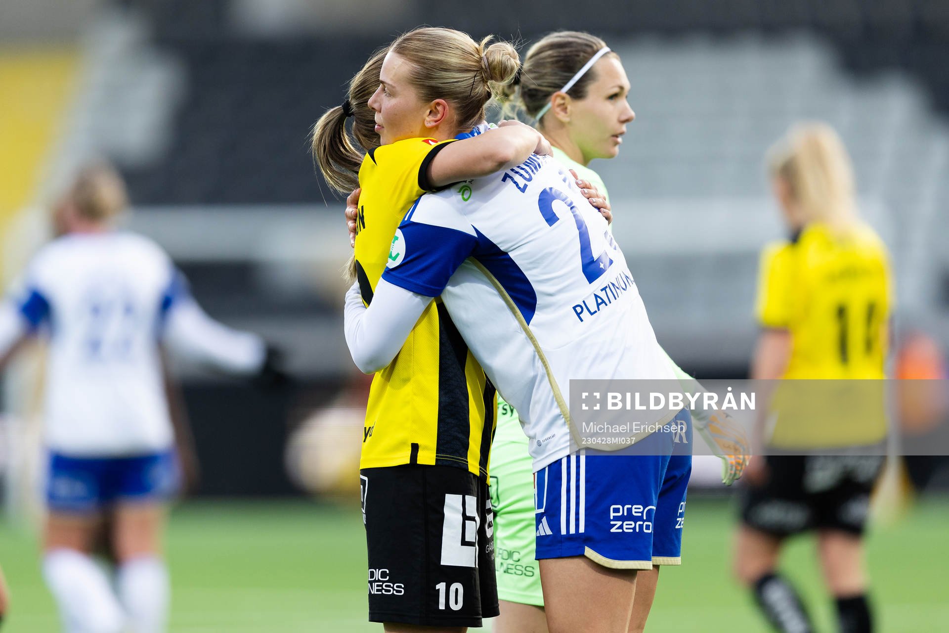 Häckens Elin Rubensson och IFK Norrköpings Diljá Ýr