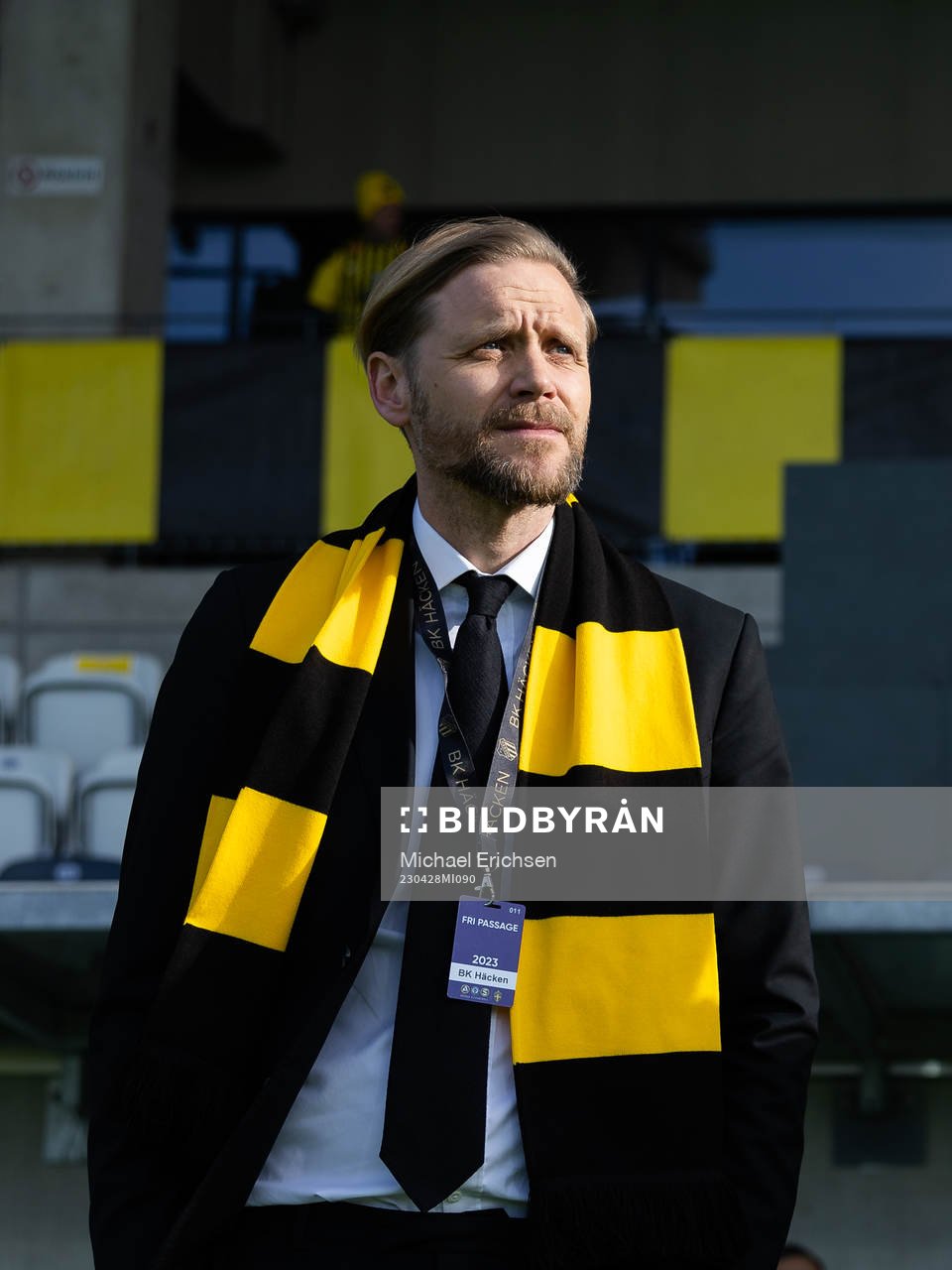 Häckens klubbchef Marcus Jodin innan fotbollsmatchen i