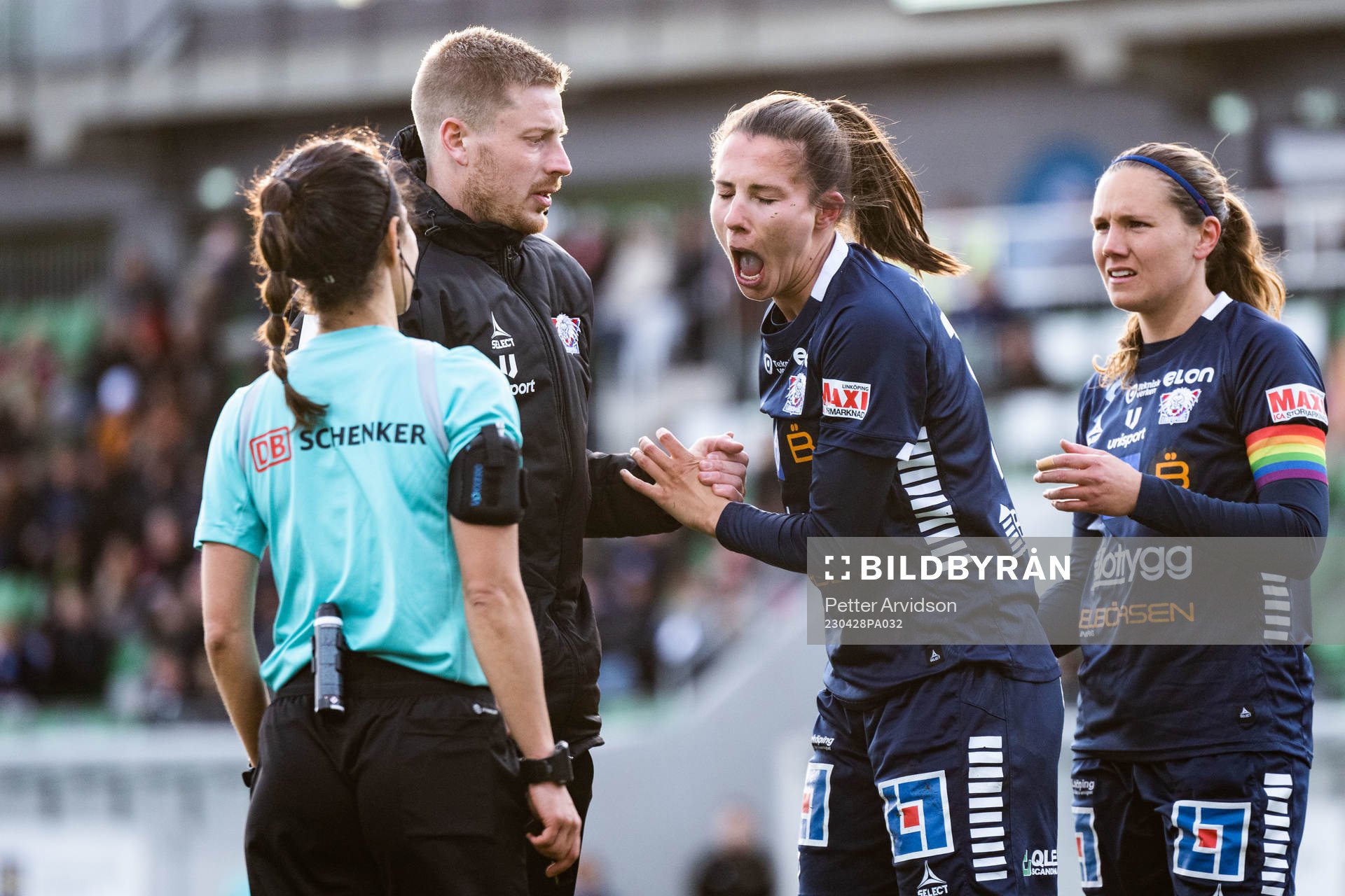 Linköpings Nellie Karlsson har ont