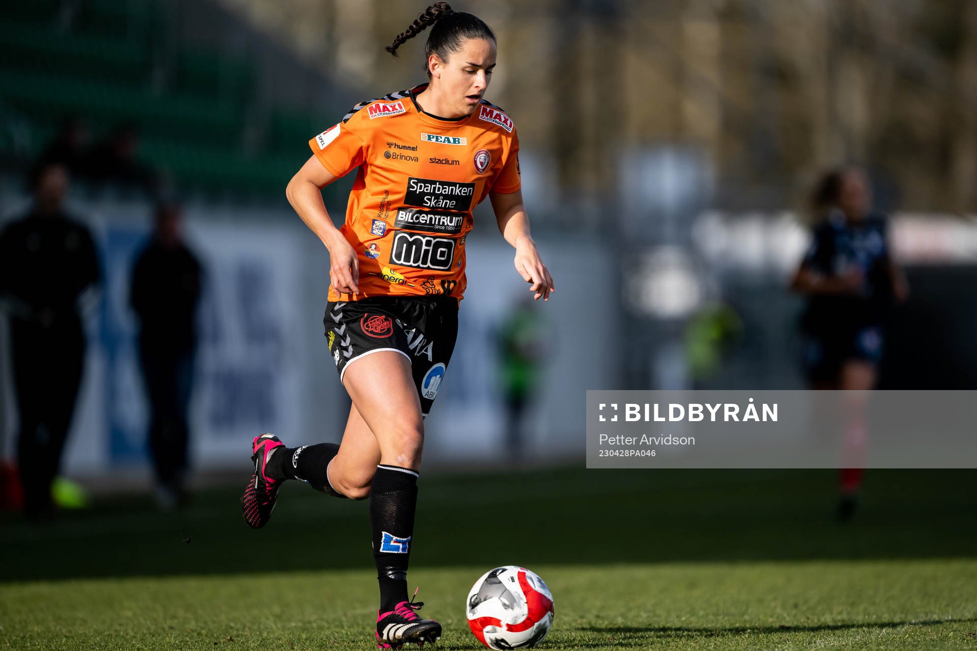 Kristianstads Evelyne Viens under fotbollsmatchen i Damallsvenskan mellan Kristianstad och Linköping den 28 april 2023 i Kristianstad.