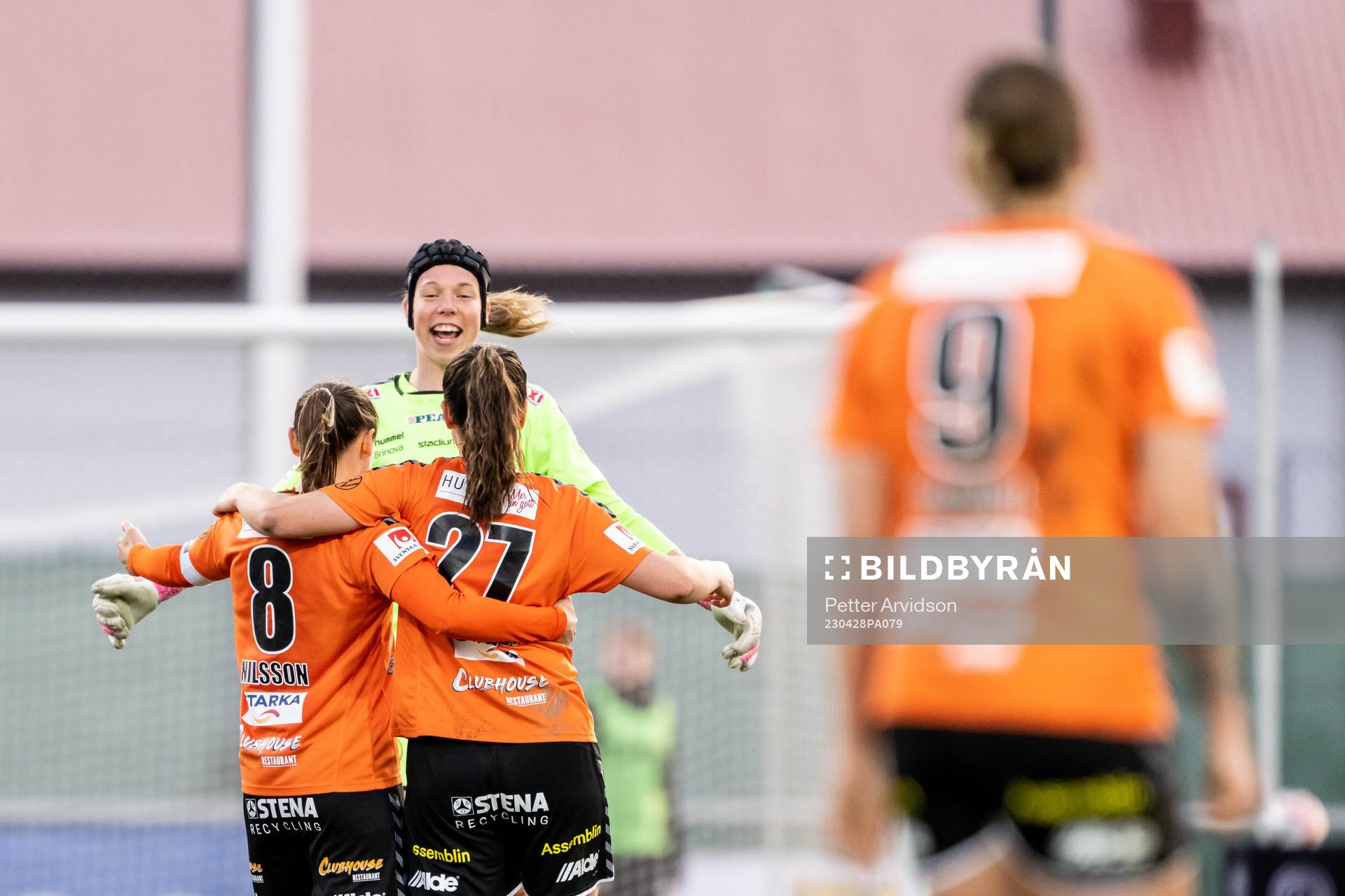 Kristianstads målvakt Melina Loeck, Alice Nilsson och