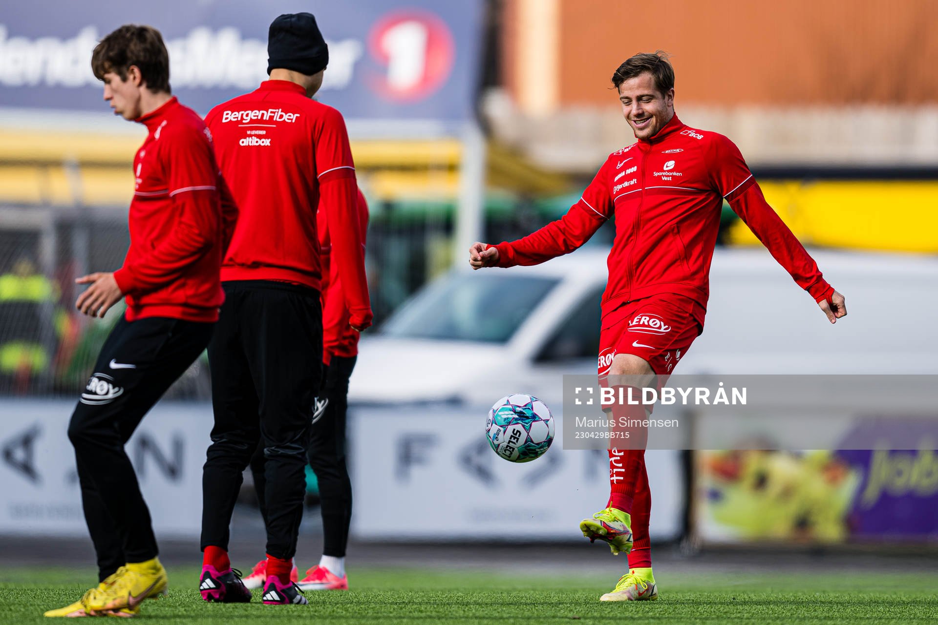 Frederik Børsting of Brann warms up