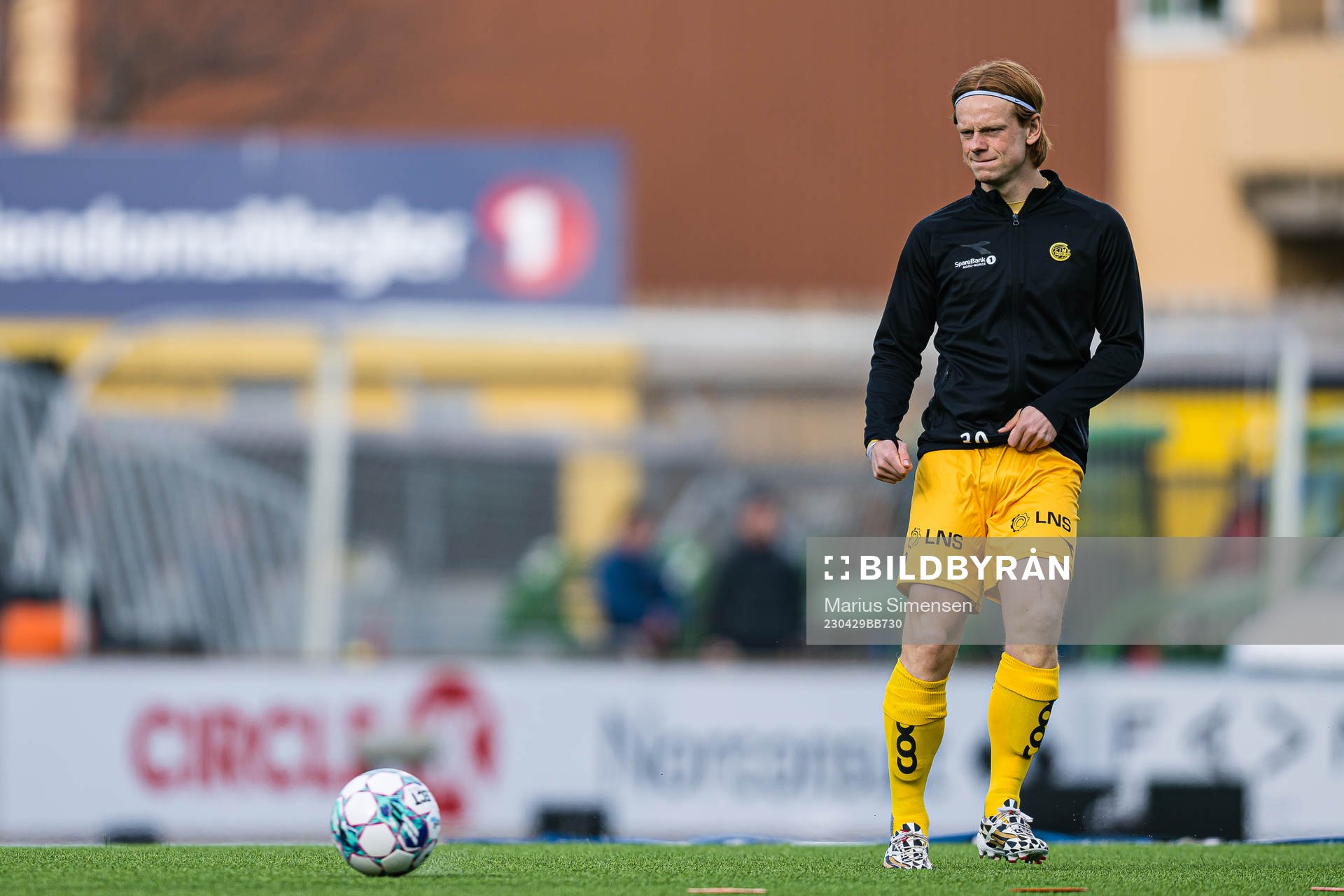 Adam Sørensen of Bodø/Glimt warms up