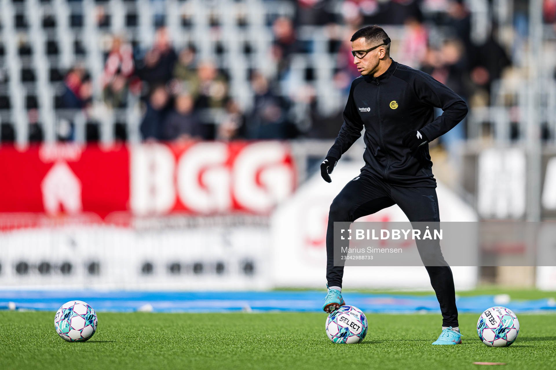 Omar Elabdellaoui of Bodø/Glimt warms up