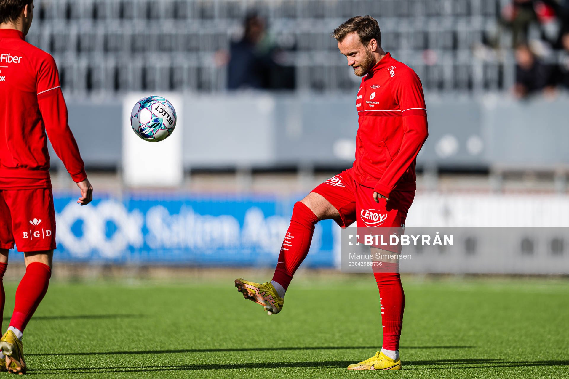 Bård Finne of Brann warms up