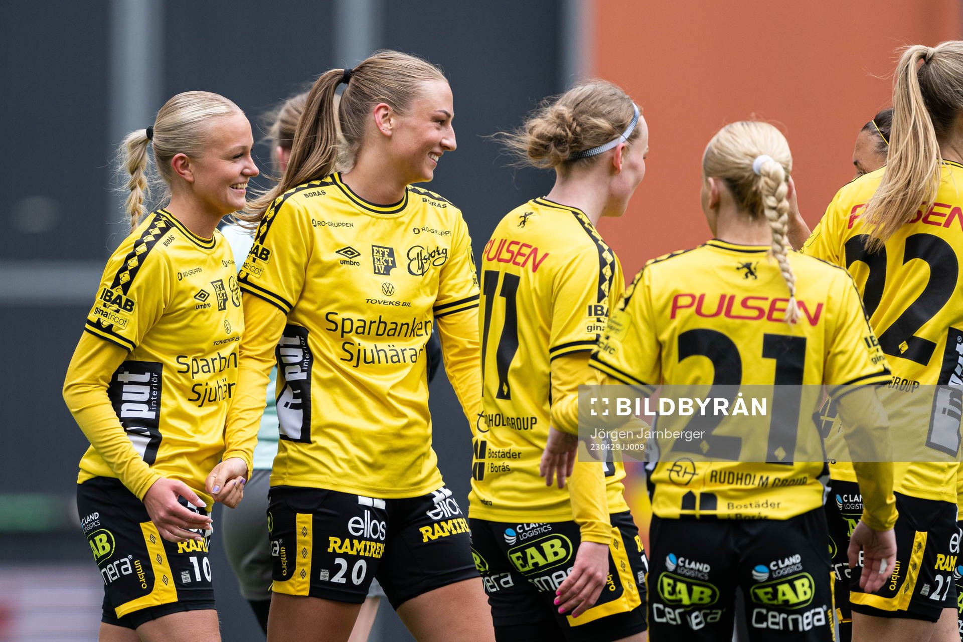 Elfsborgs Matilda Ståhlbom Karlsson jublar med Stina Jensen