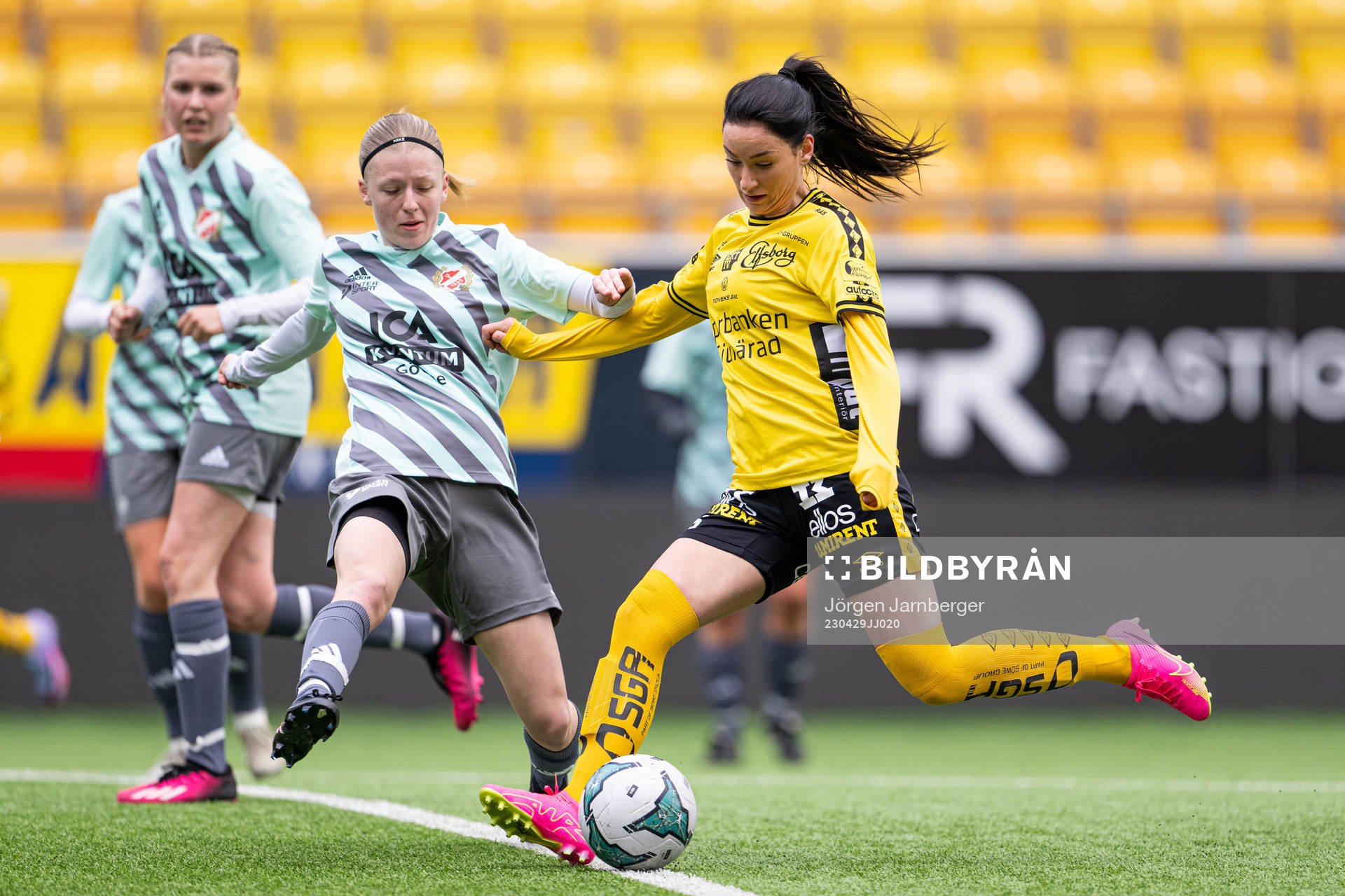 Sils Sara Ekström och Elfsborgs Izabella Bergström