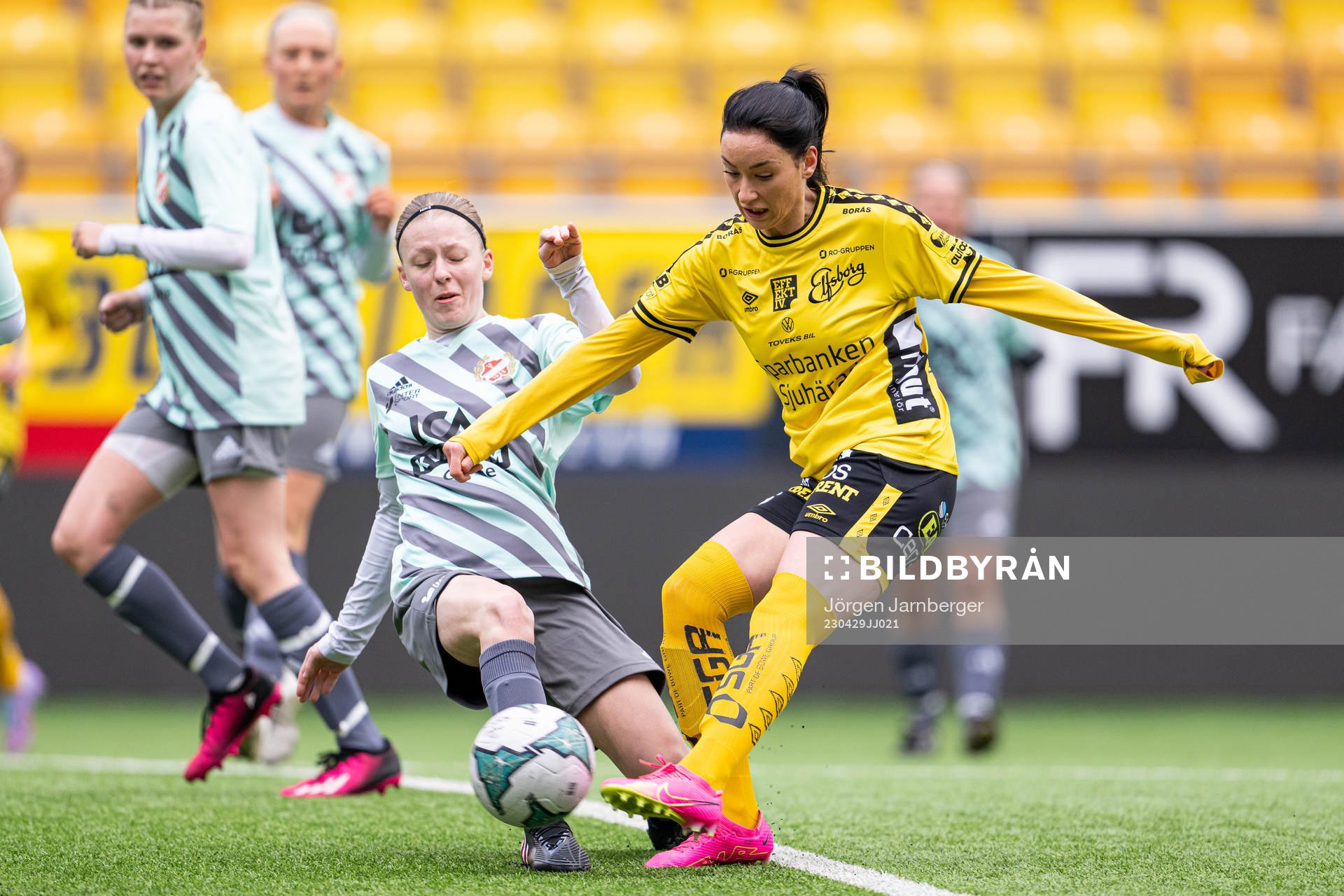 Sils Sara Ekström och Elfsborgs Izabella Bergström