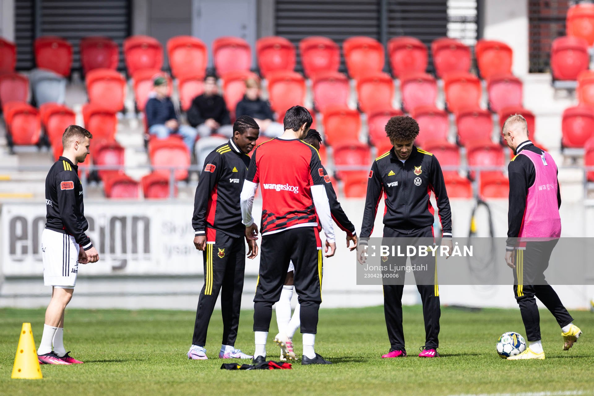 Östersunds spelare värmer upp
