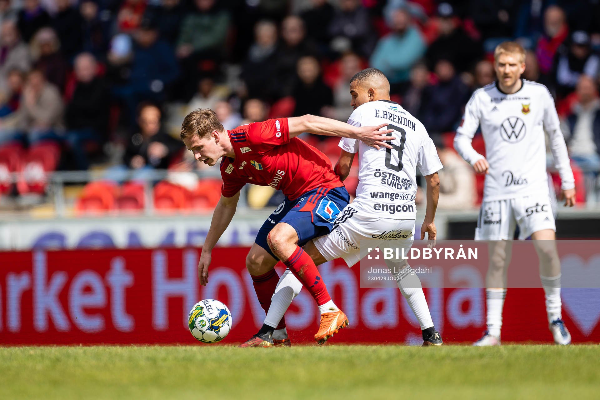 Östers Alex Thor Hauksson och Östersunds Erick Brendon
