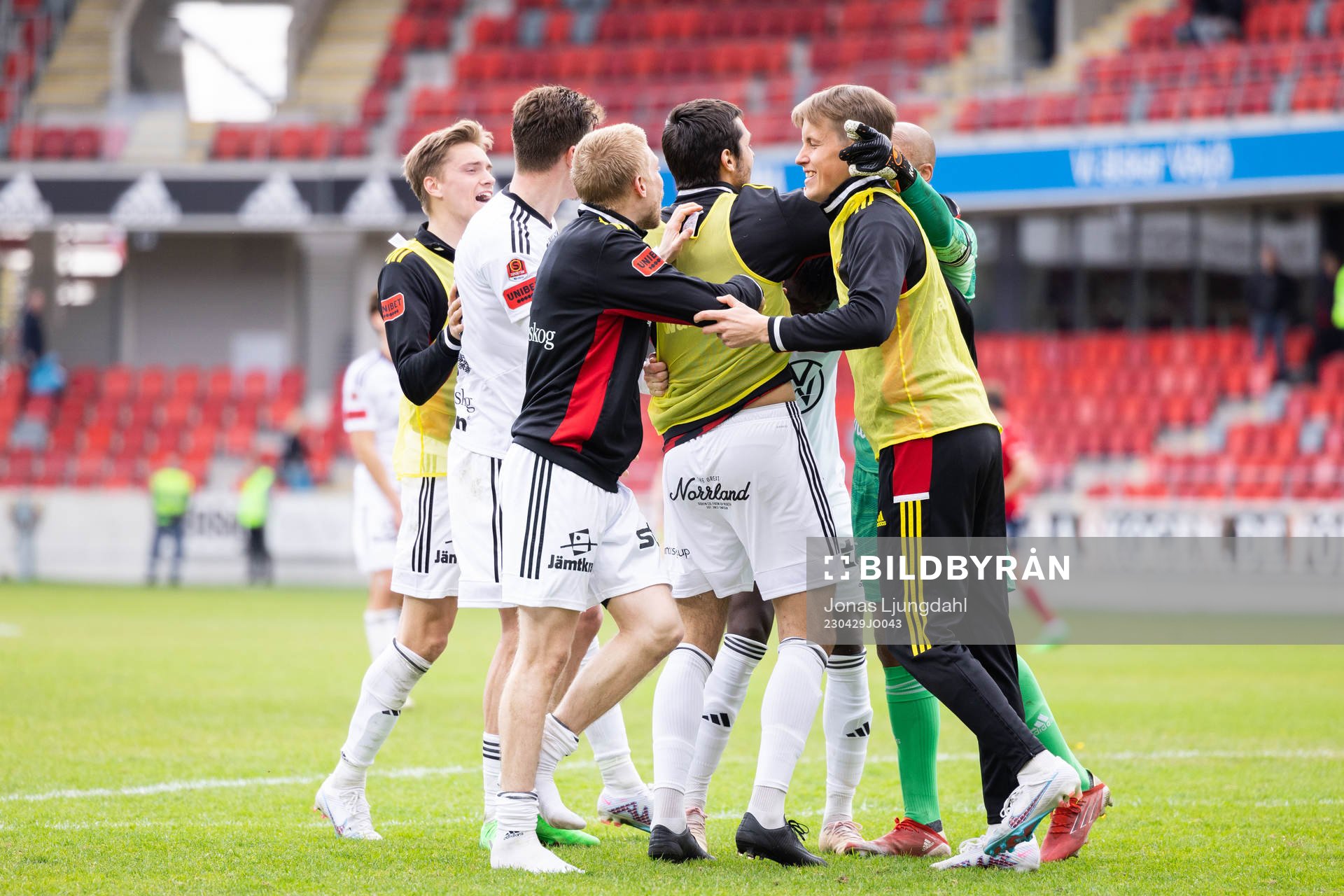 Östersunds spelare jublar
