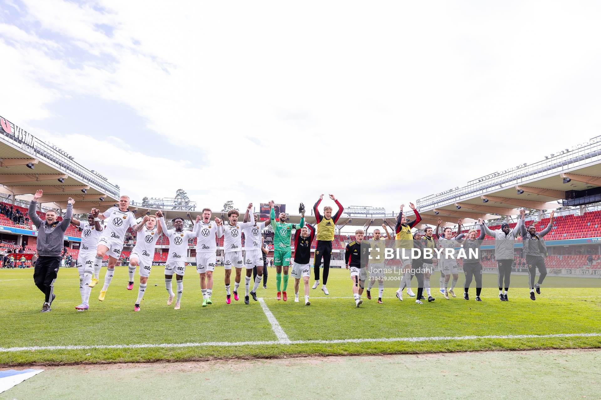 Östersunds spelare jublar