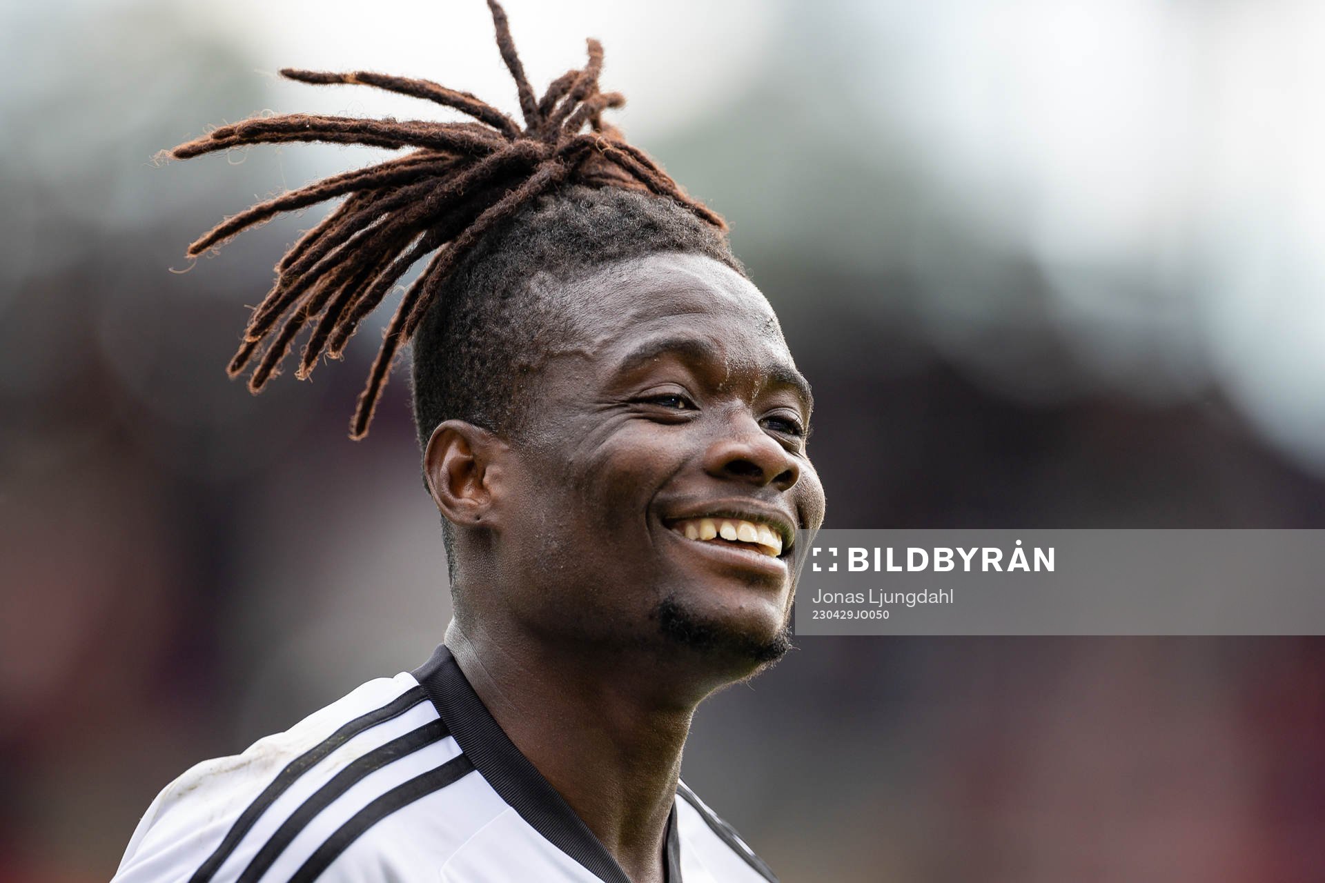 Östersunds Yannick Adjoumani jublar under fotbollsmatchen i Superettan mellan Öster och Östersund den 29 april 2023 i Växjö. 