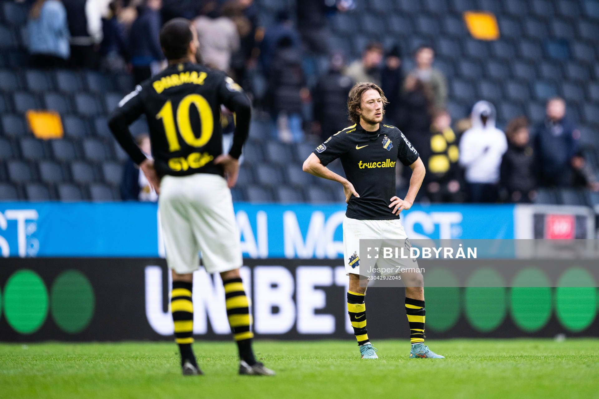 AIKs Jimmy Durmaz och Axel Björnström deppar