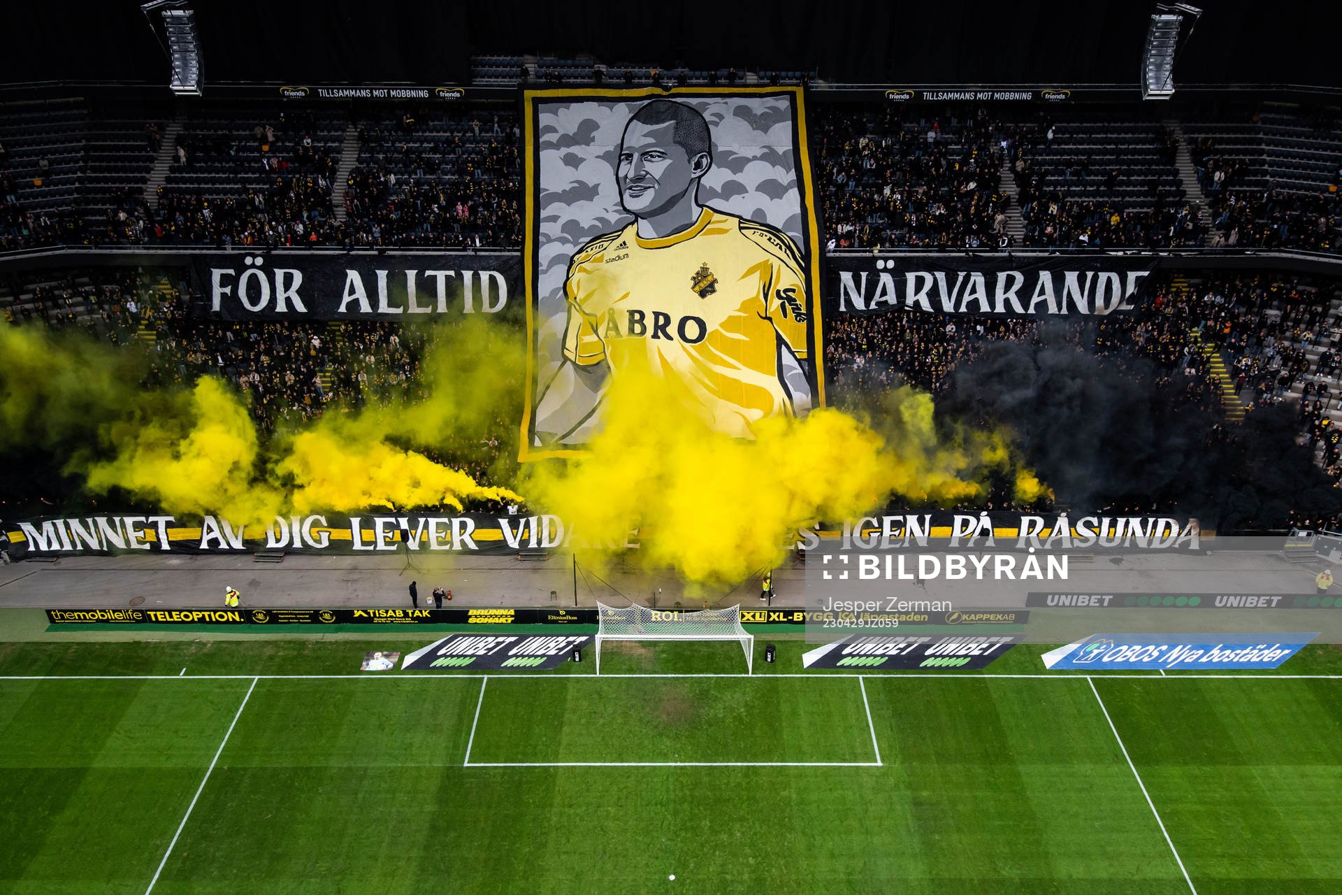 AIKs supportrar med ett tifo