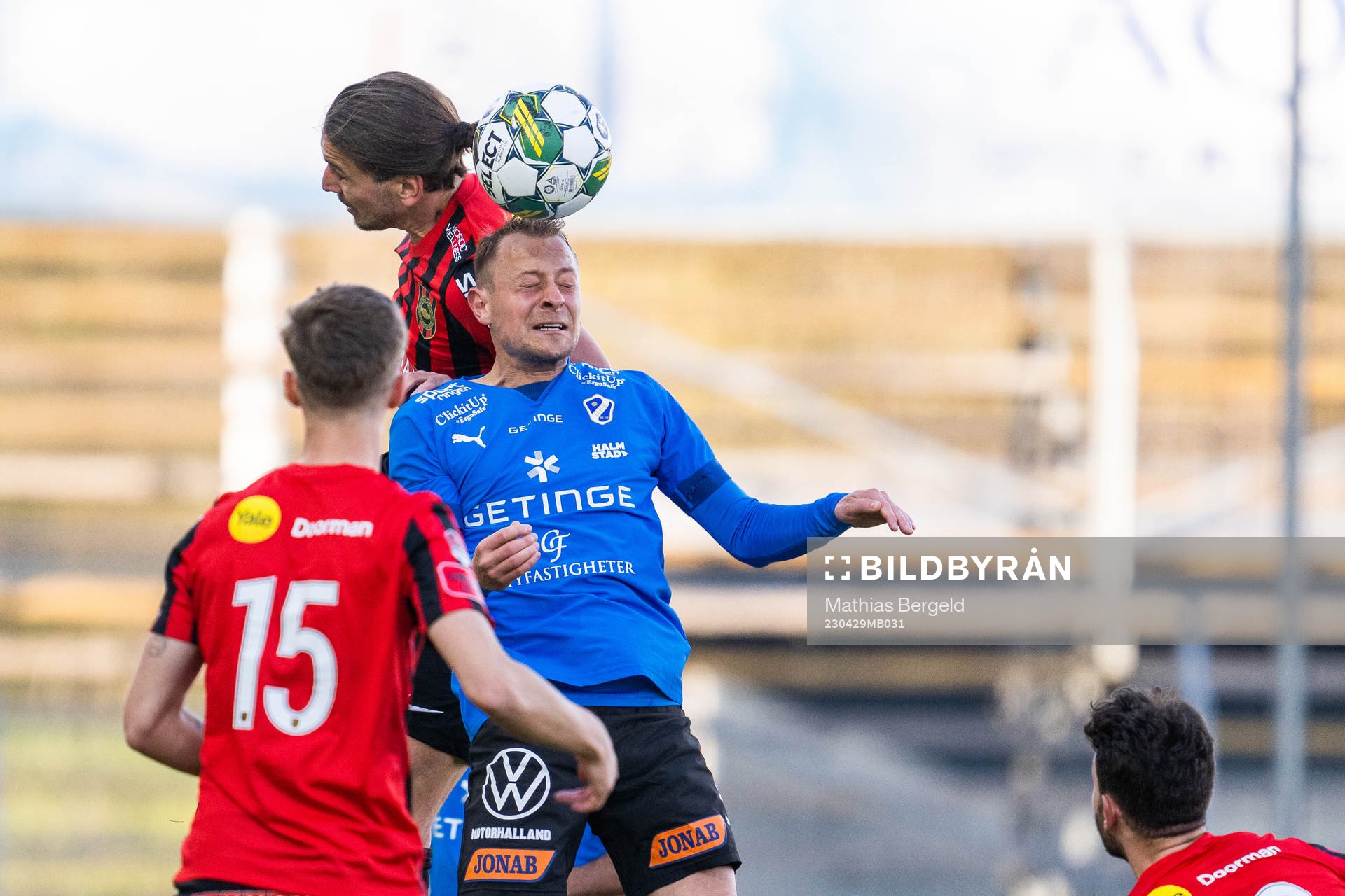 Brommapojkarnas Nikola Vasic och Halmstads Joel Allansson
