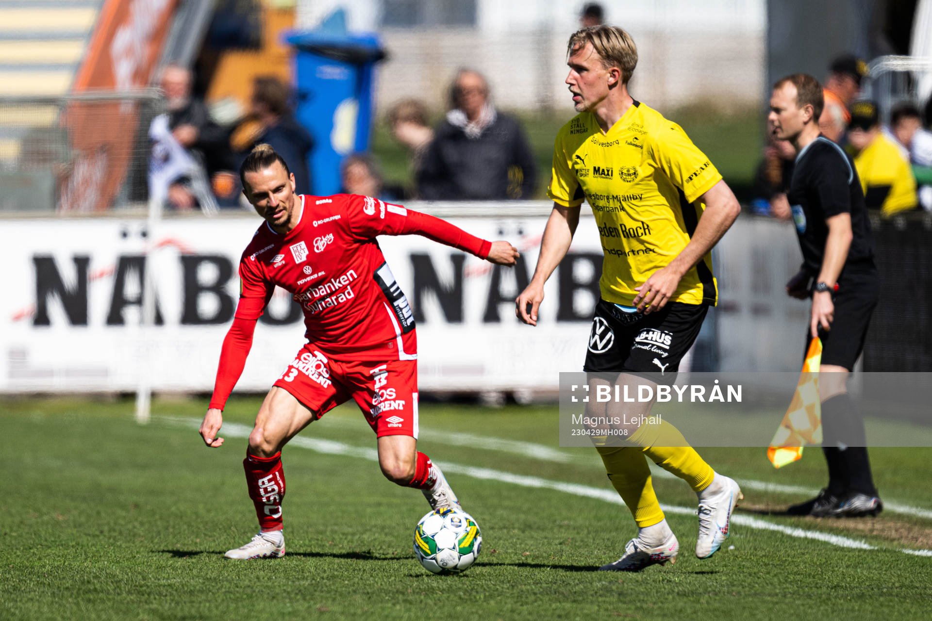 Elfsborgs Niklas Hult och Mjällbys Herman Johansson