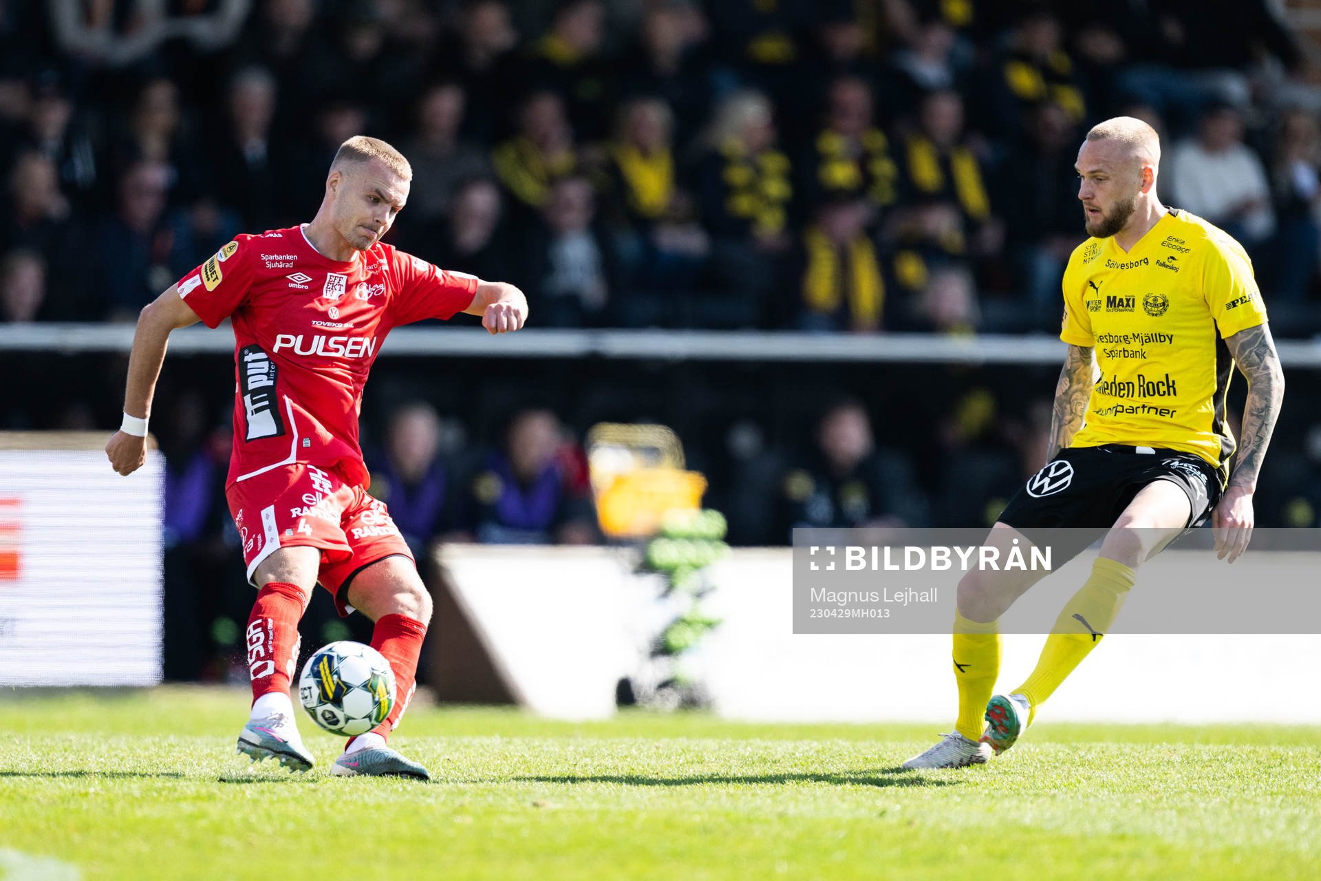 Elfsborgs Gustav Henriksson och Mjällbys Adam Ståhl