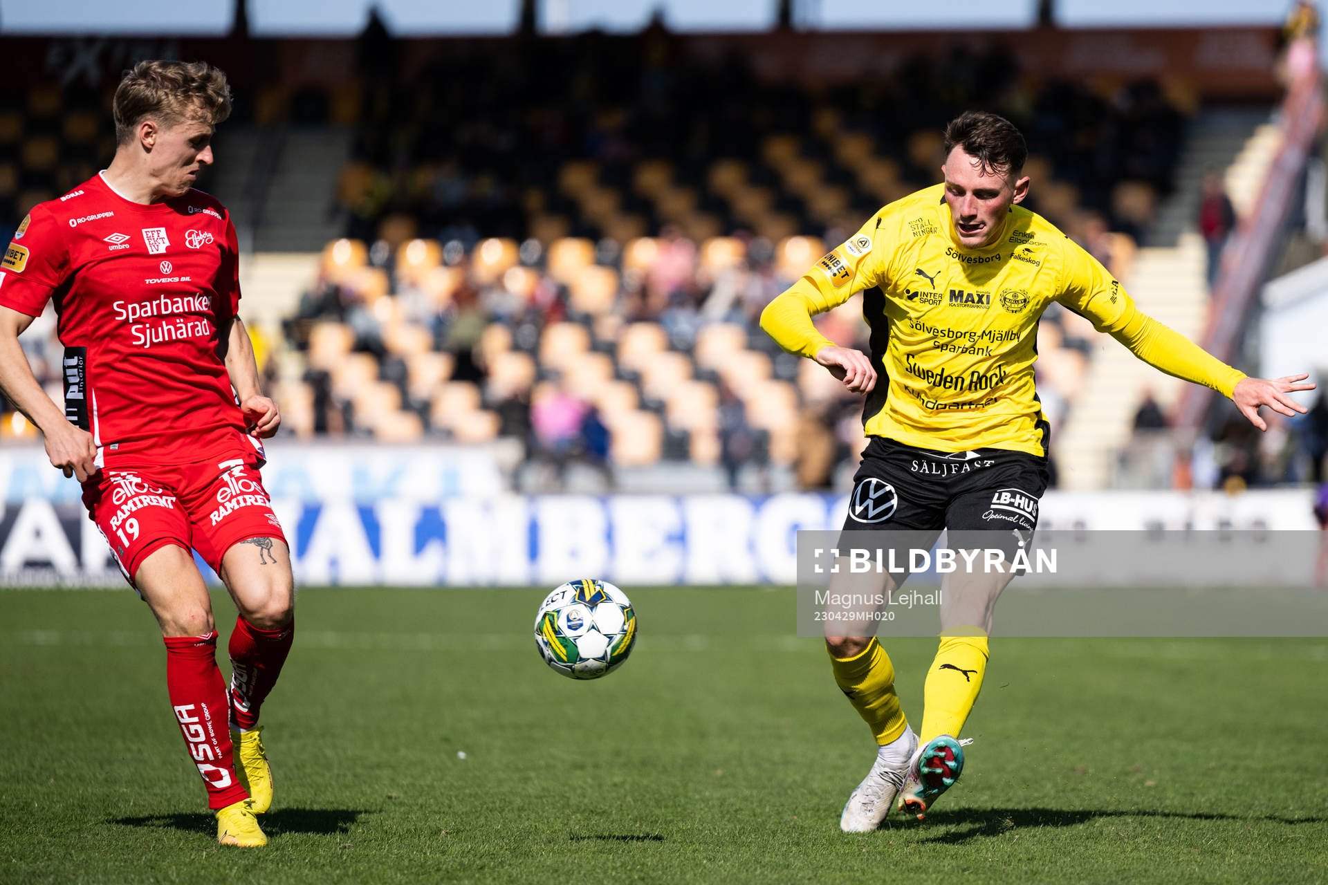 Mjällbys Noah Persson och Elfsborgs Jeppe Møldrup Okkels