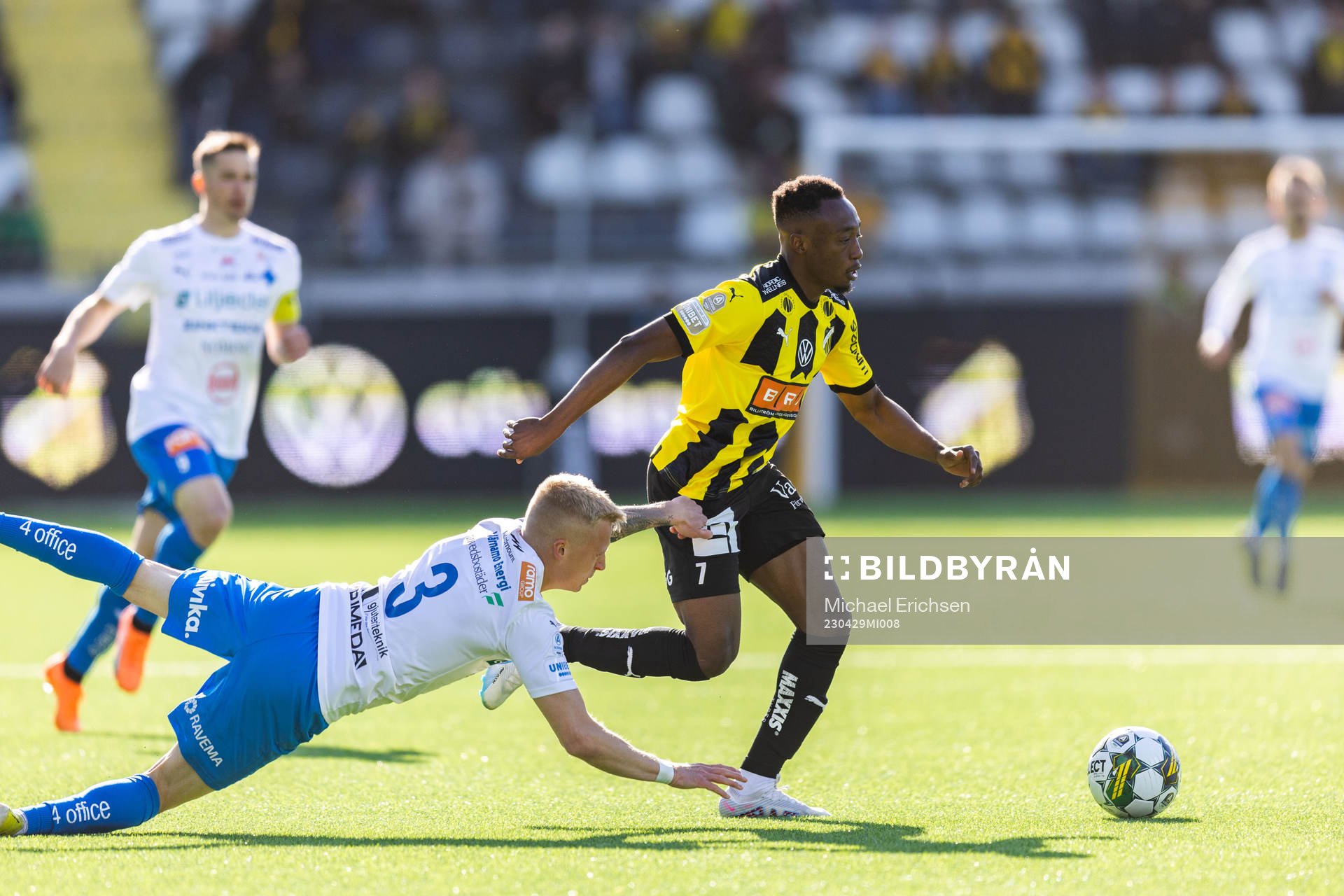 Värnamos Viktor Bergh och Häckens Benie Adama Traore