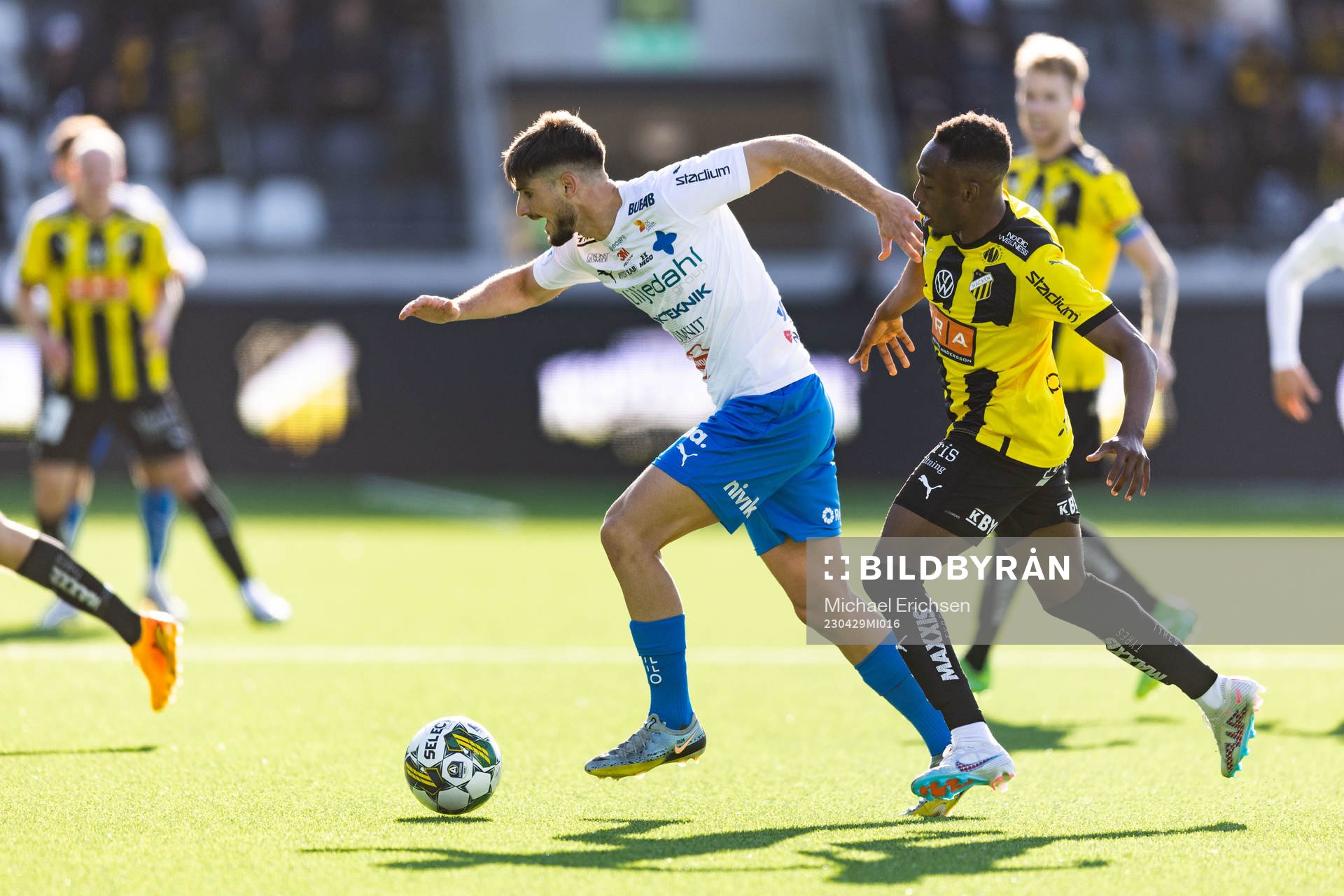 Värnamos Emin Grozdanic och Häckens Benie Adama Traore