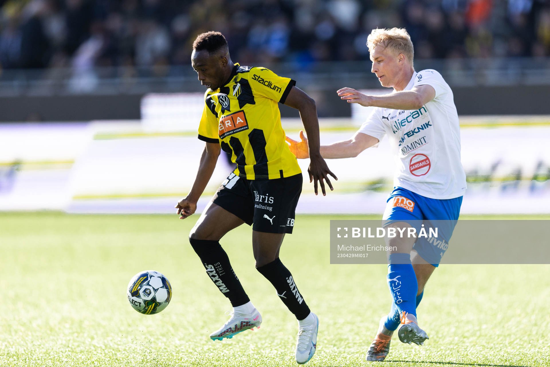 Häckens Benie Adama Traore och Värnamos Victor Larsson
