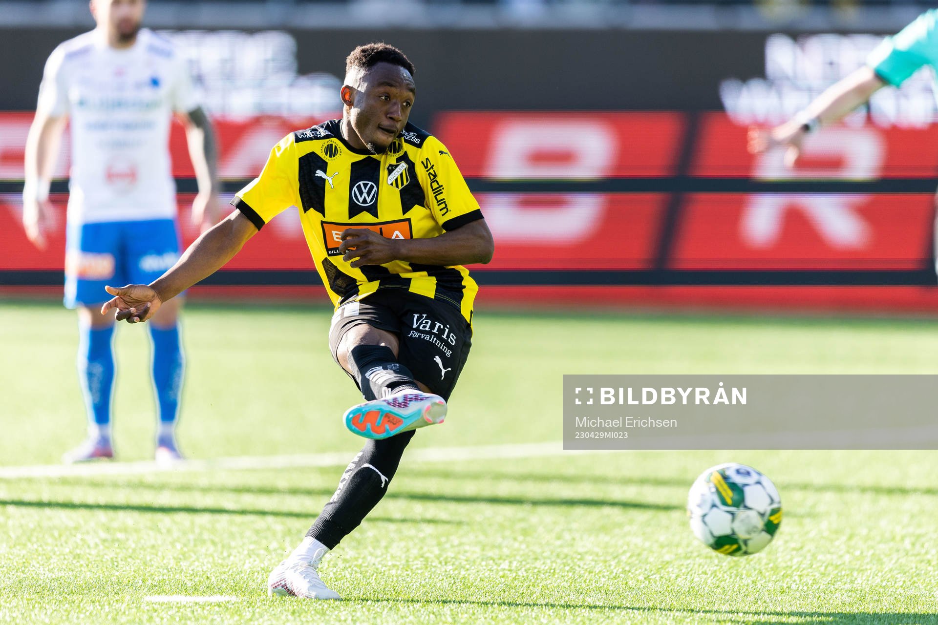Häckens Benie Adama Traore gör 2-0 på straff