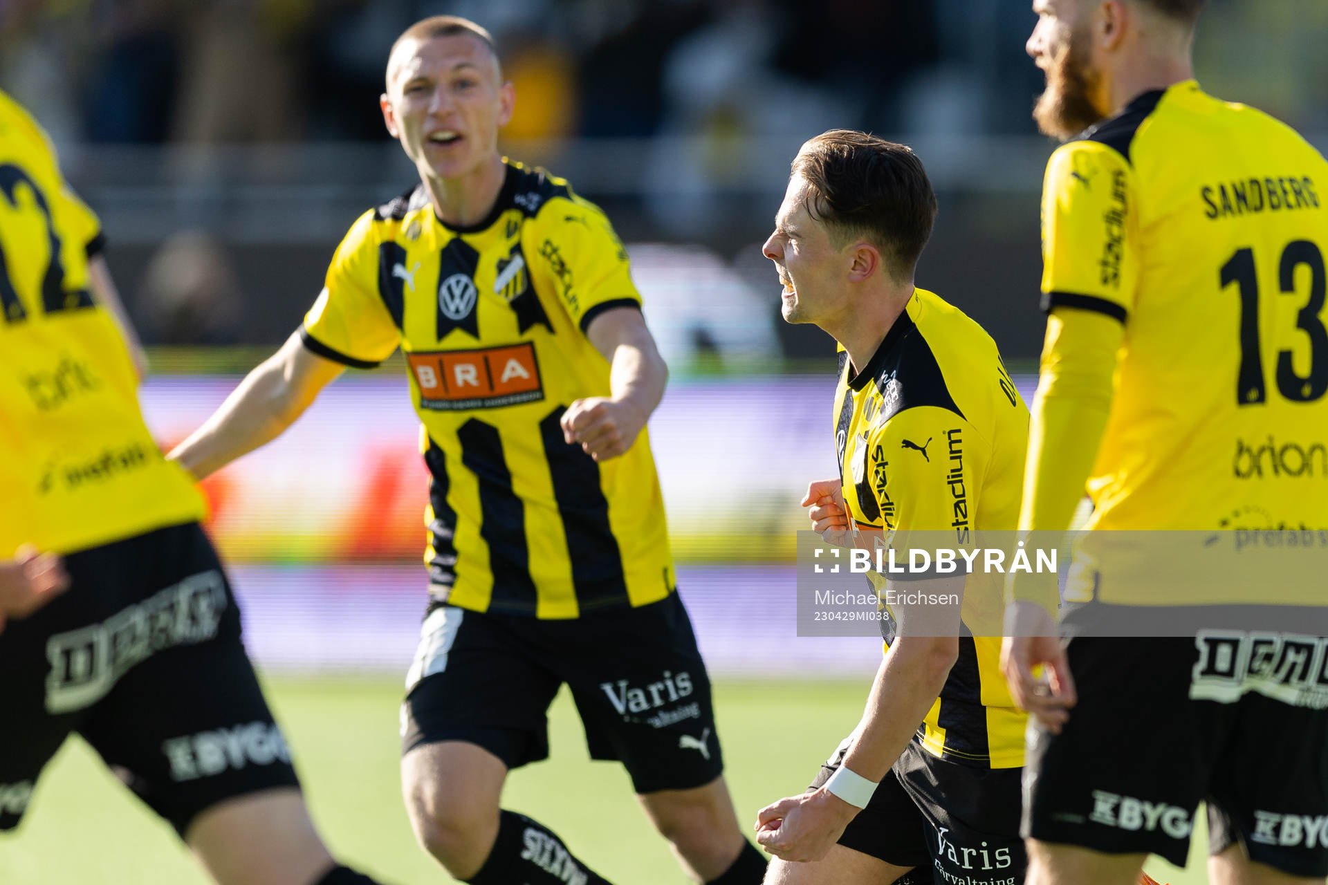 Häckens Lars Olden Larsen jublar