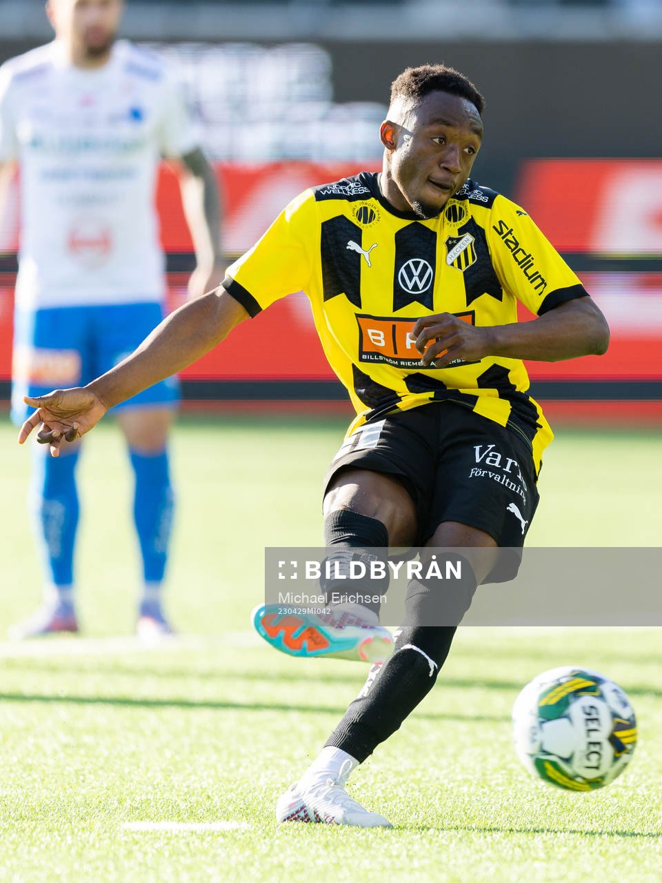 Häckens Benie Adama Traore skjuter 2-0 på straff