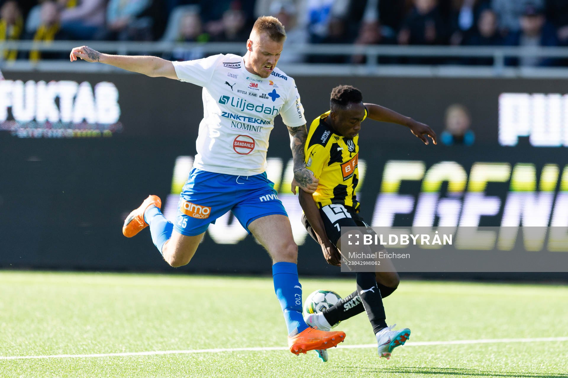 Värnamos Victor Eriksson och Häckens Benie Adama Traore