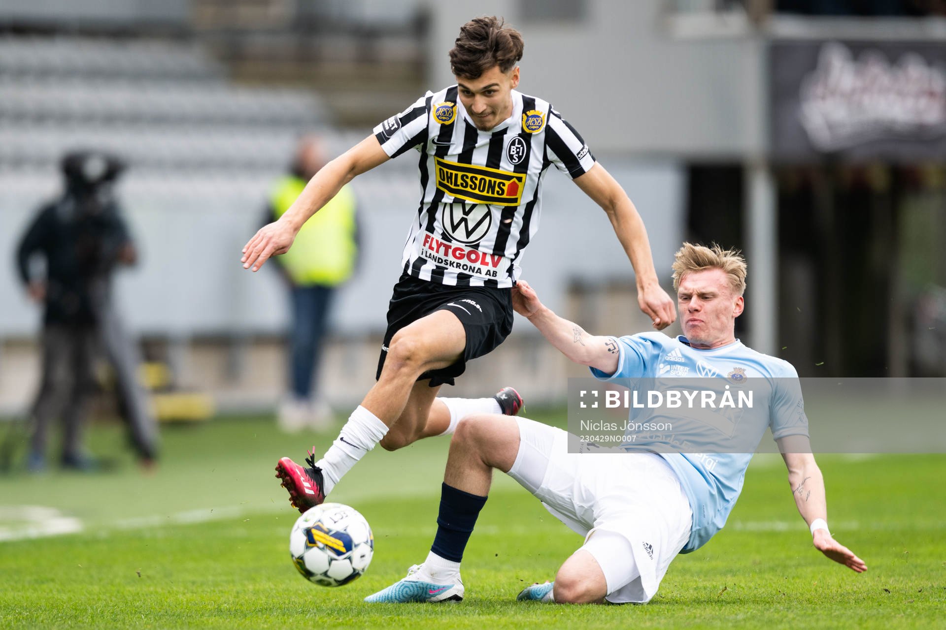 Landskronas Camil Jebara och Gefles Oskar Karlsson