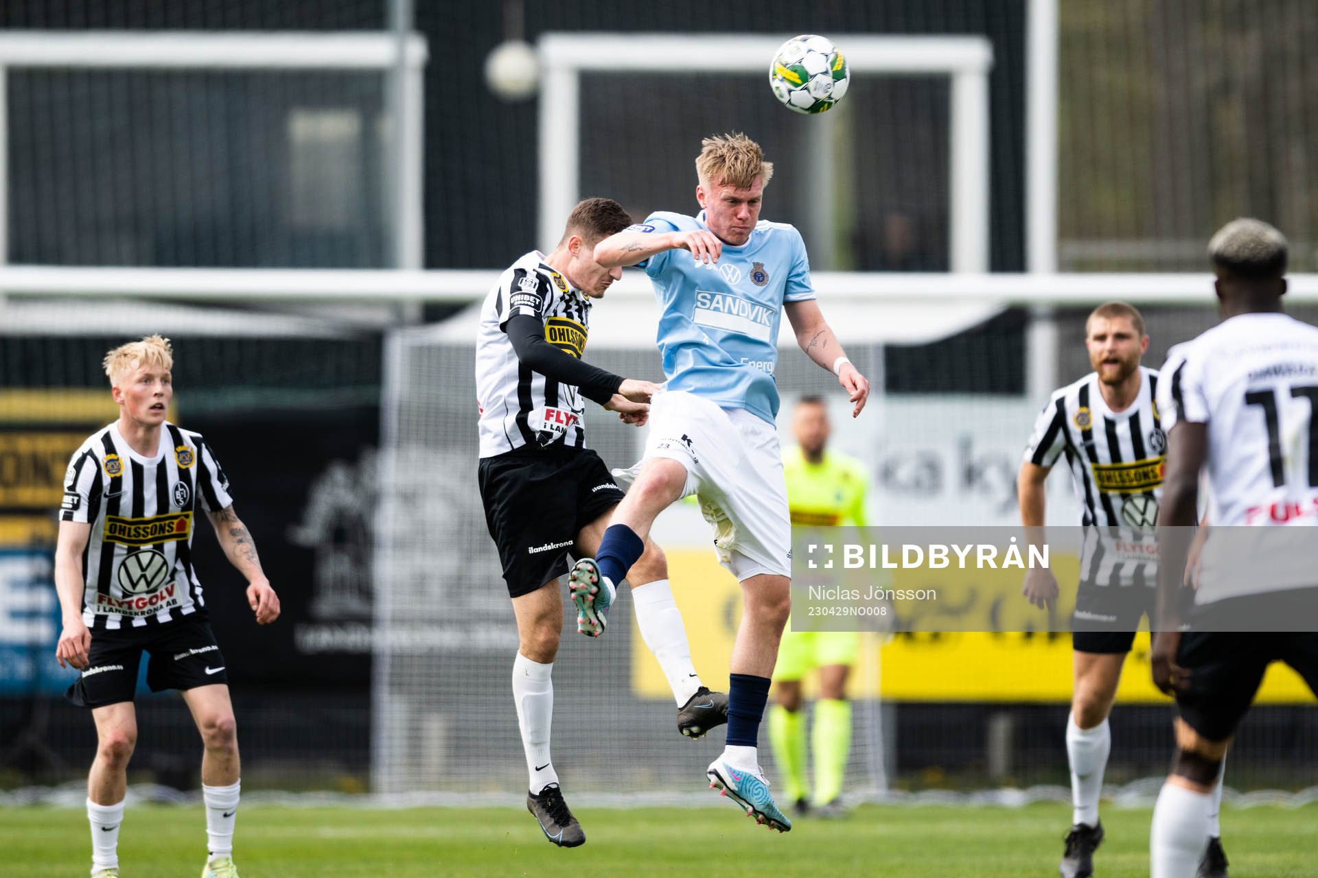 Landskronas Robin Dzabic och Gefles Oskar Karlsson under fotbollsmatchen i Superettan mellan Landskrona och Gefle den 29 april 2023 i Landskrona.