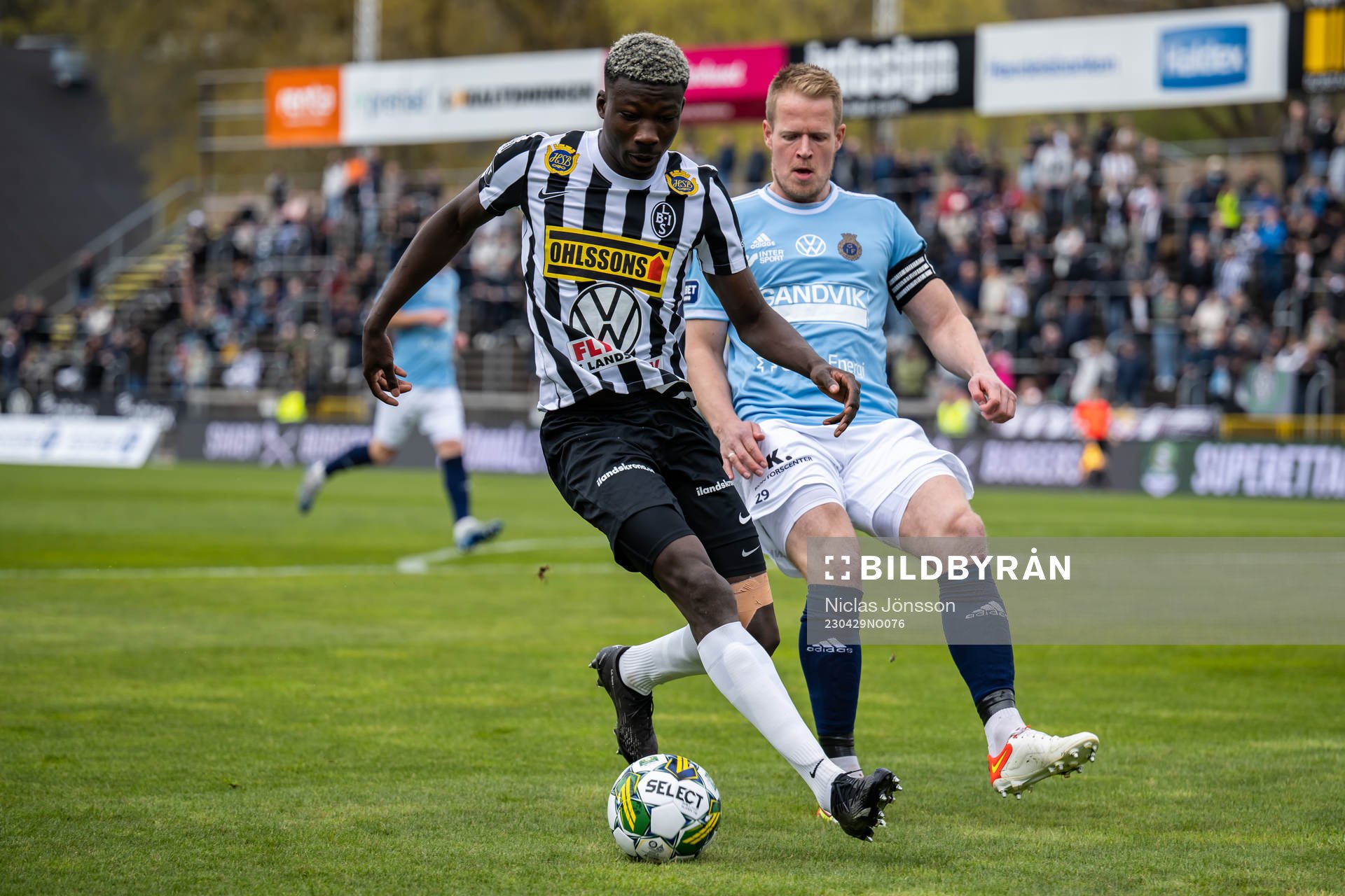 Landskronas Ousmane Diawara  och Gefles Martin Rauschenberg