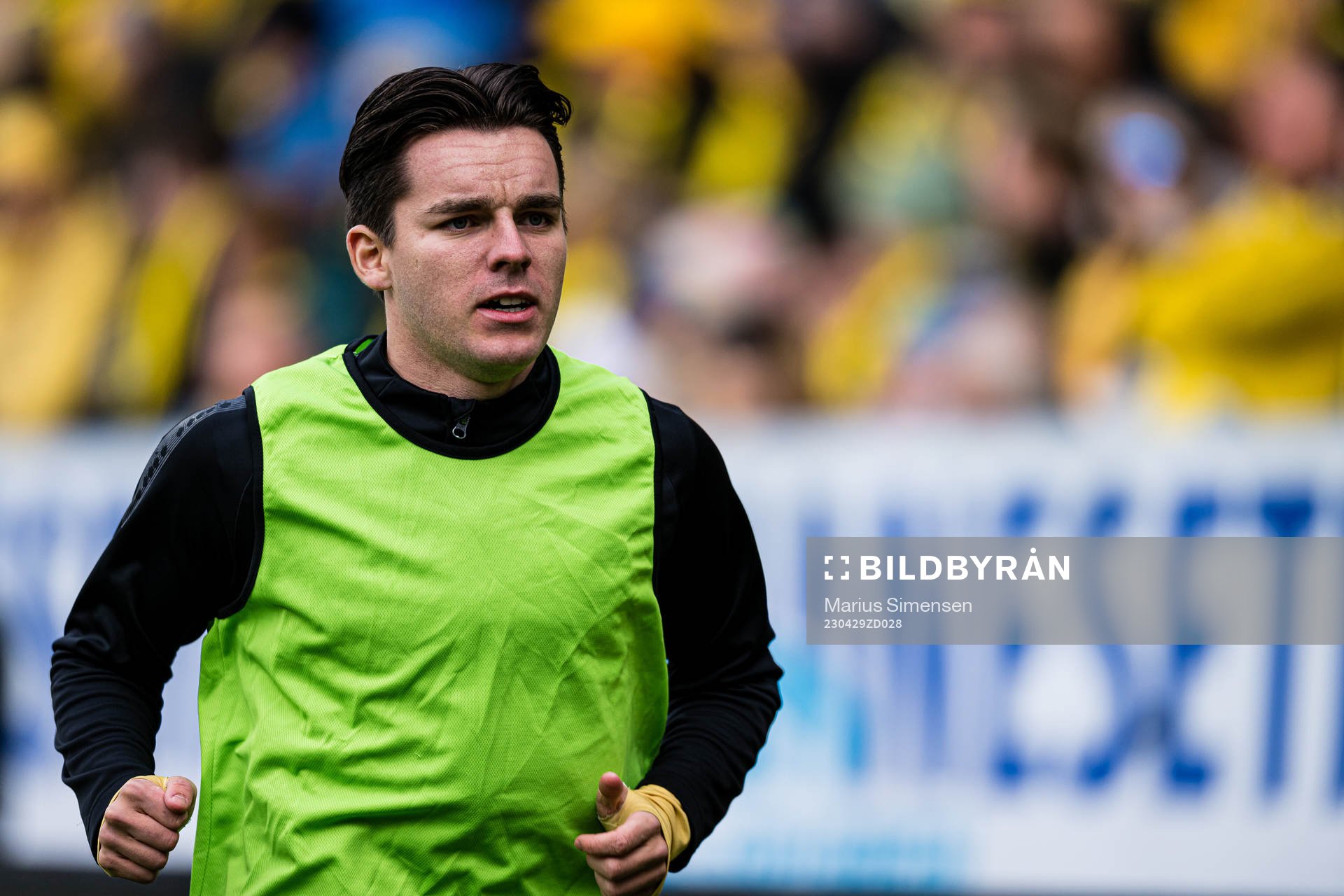 Hugo Vetlesen of Bodø/Glimt warms up